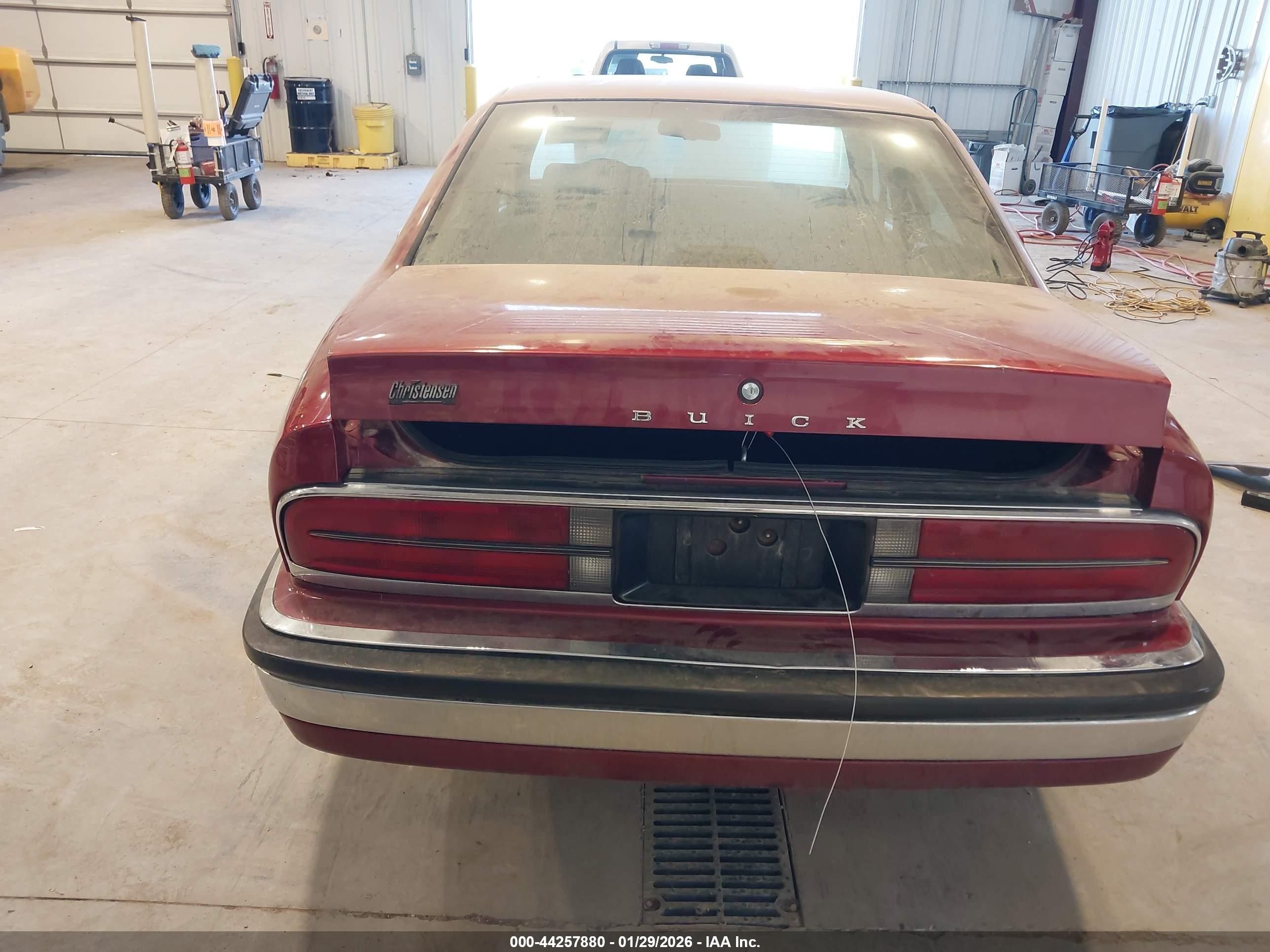 1993 Buick Park Avenue   Red vin: 1G4CW53L1P1648932