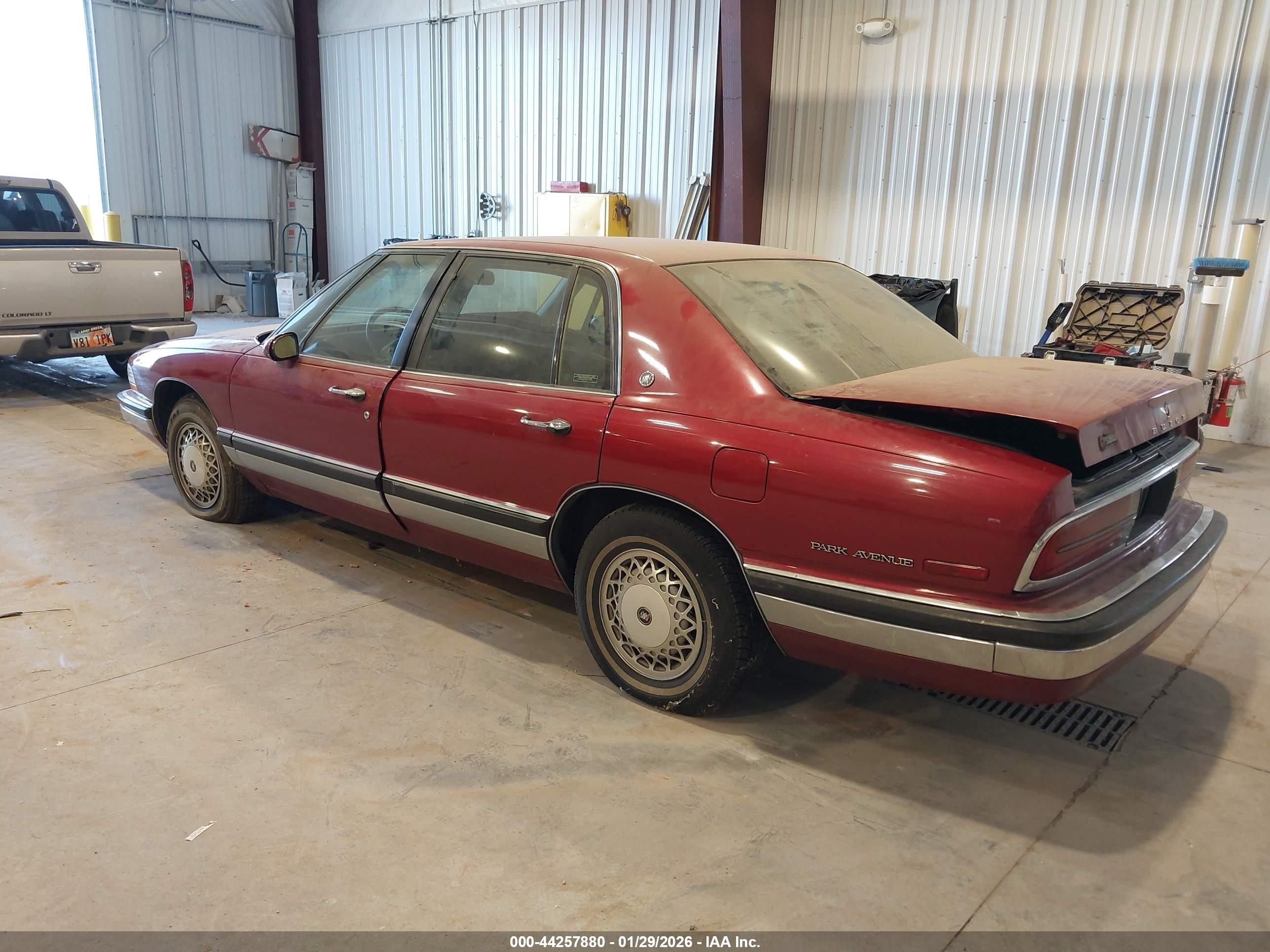 1993 Buick Park Avenue   Red vin: 1G4CW53L1P1648932