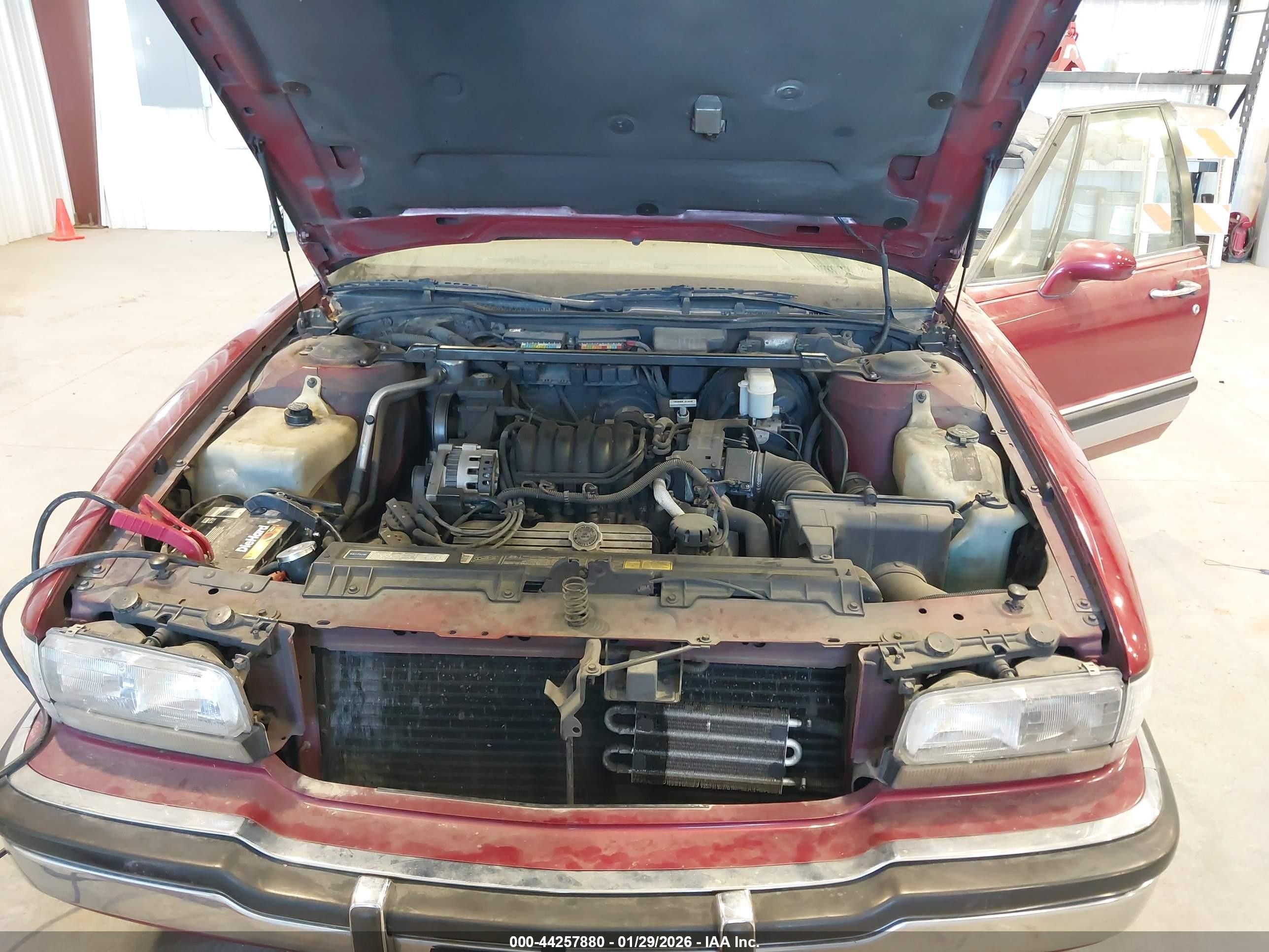 1993 Buick Park Avenue   Red vin: 1G4CW53L1P1648932