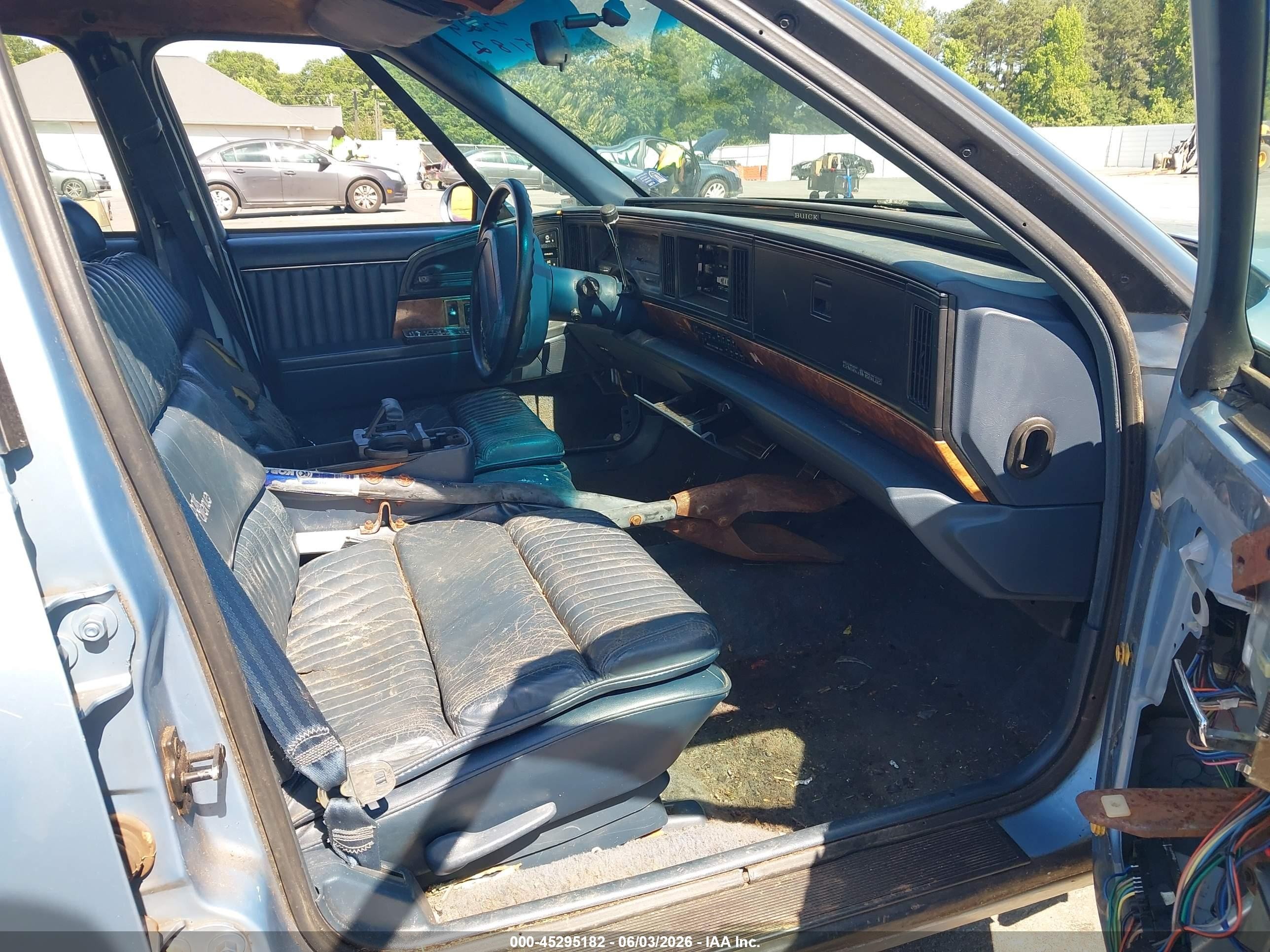 1992 Buick Park Avenue   Blue vin: 1G4CW53L3N1659928