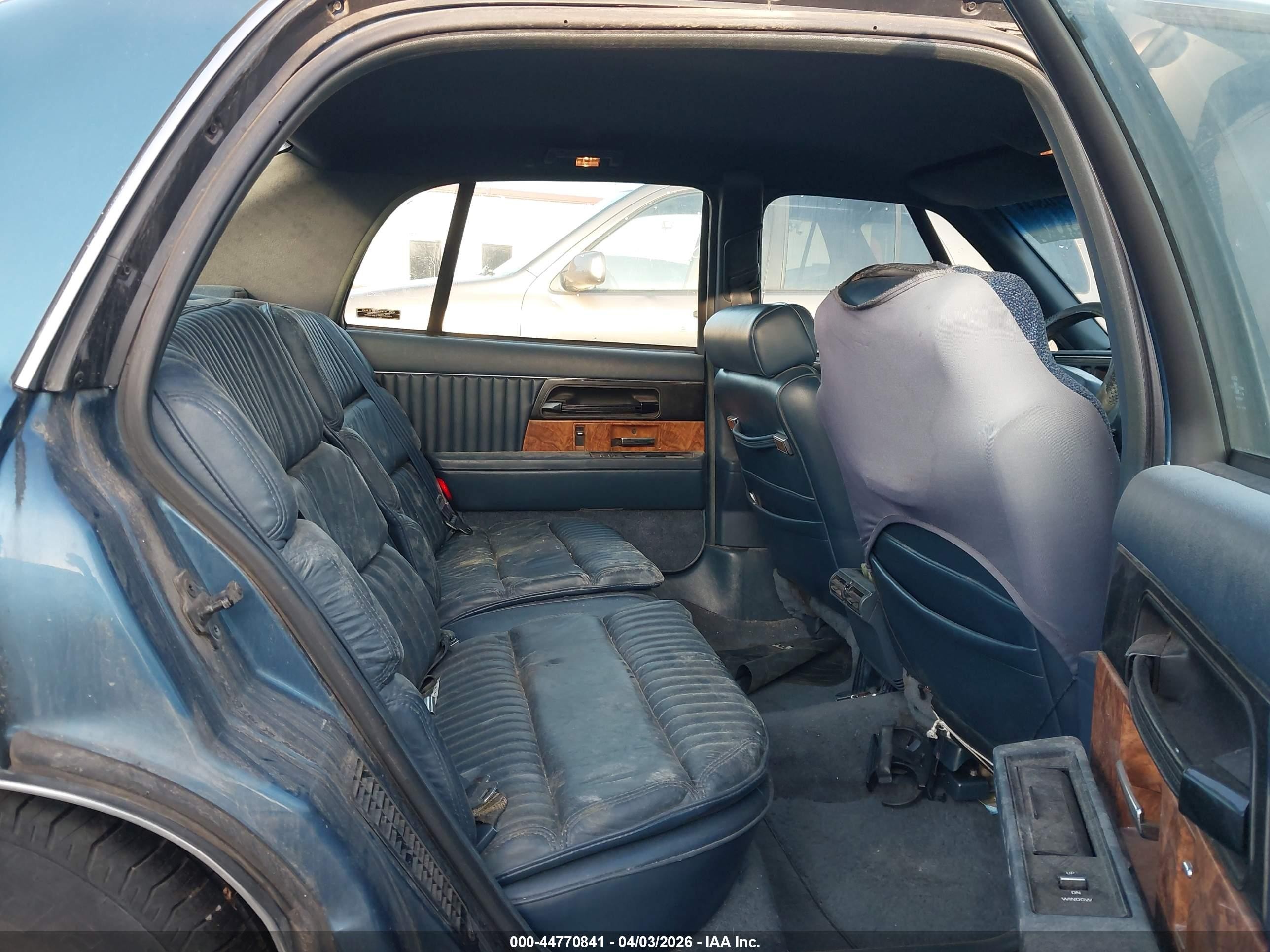 1993 Buick Park Avenue   Blue vin: 1G4CW53L3P1600512