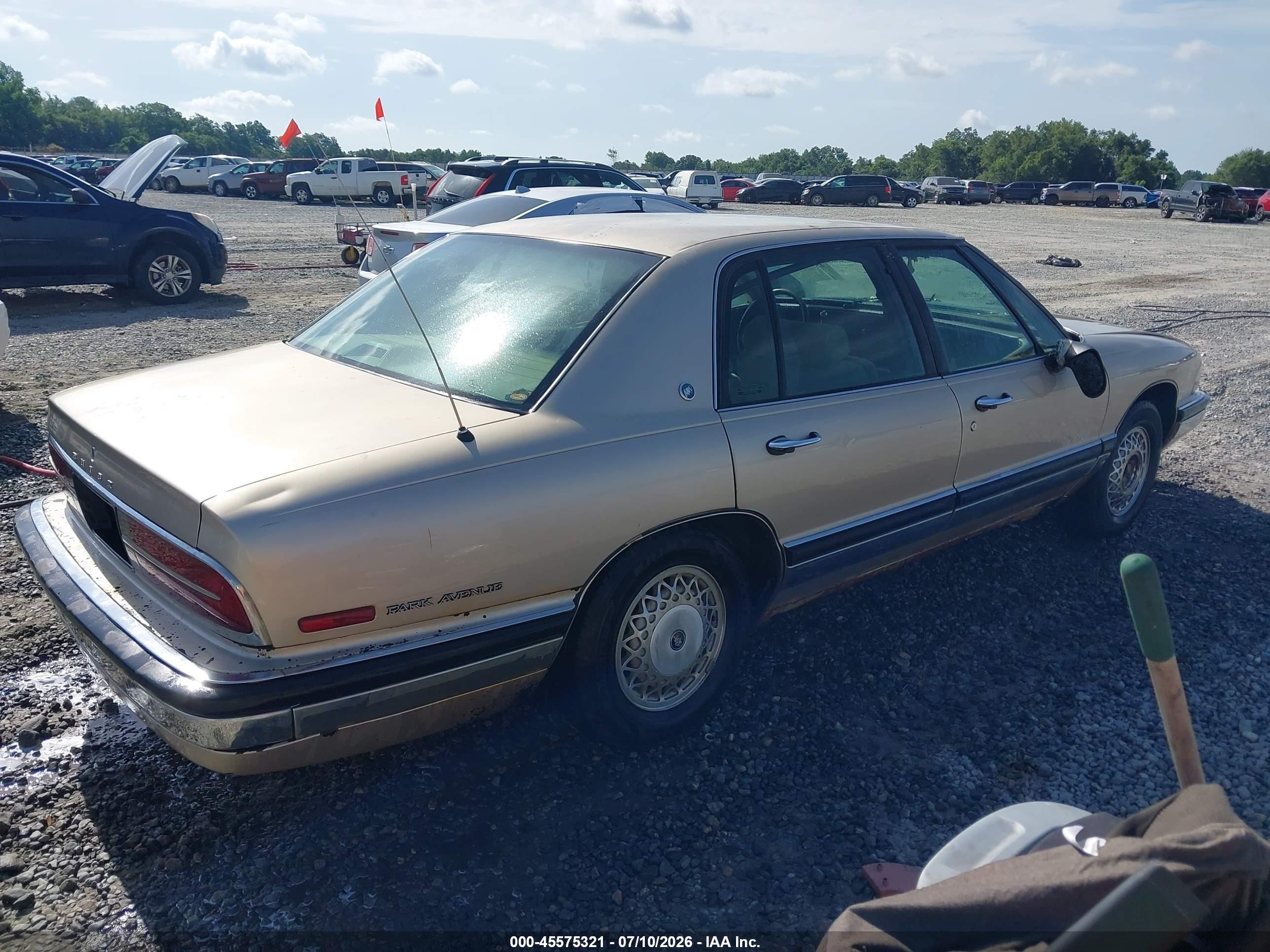 1992 Buick Park Avenue   Champagne vin: 1G4CW53L4N1666631
