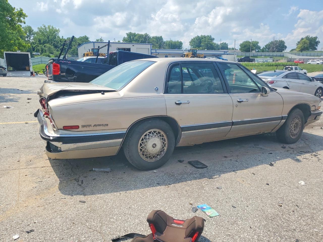 1993 Buick Park Avenue Gold vin: 1G4CW53L5P1600947