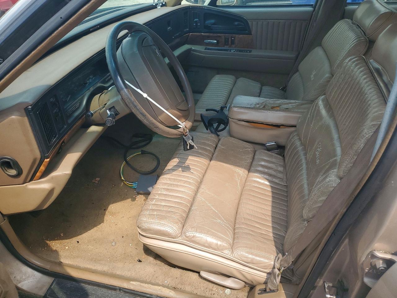 1993 Buick Park Avenue Gold vin: 1G4CW53L5P1600947