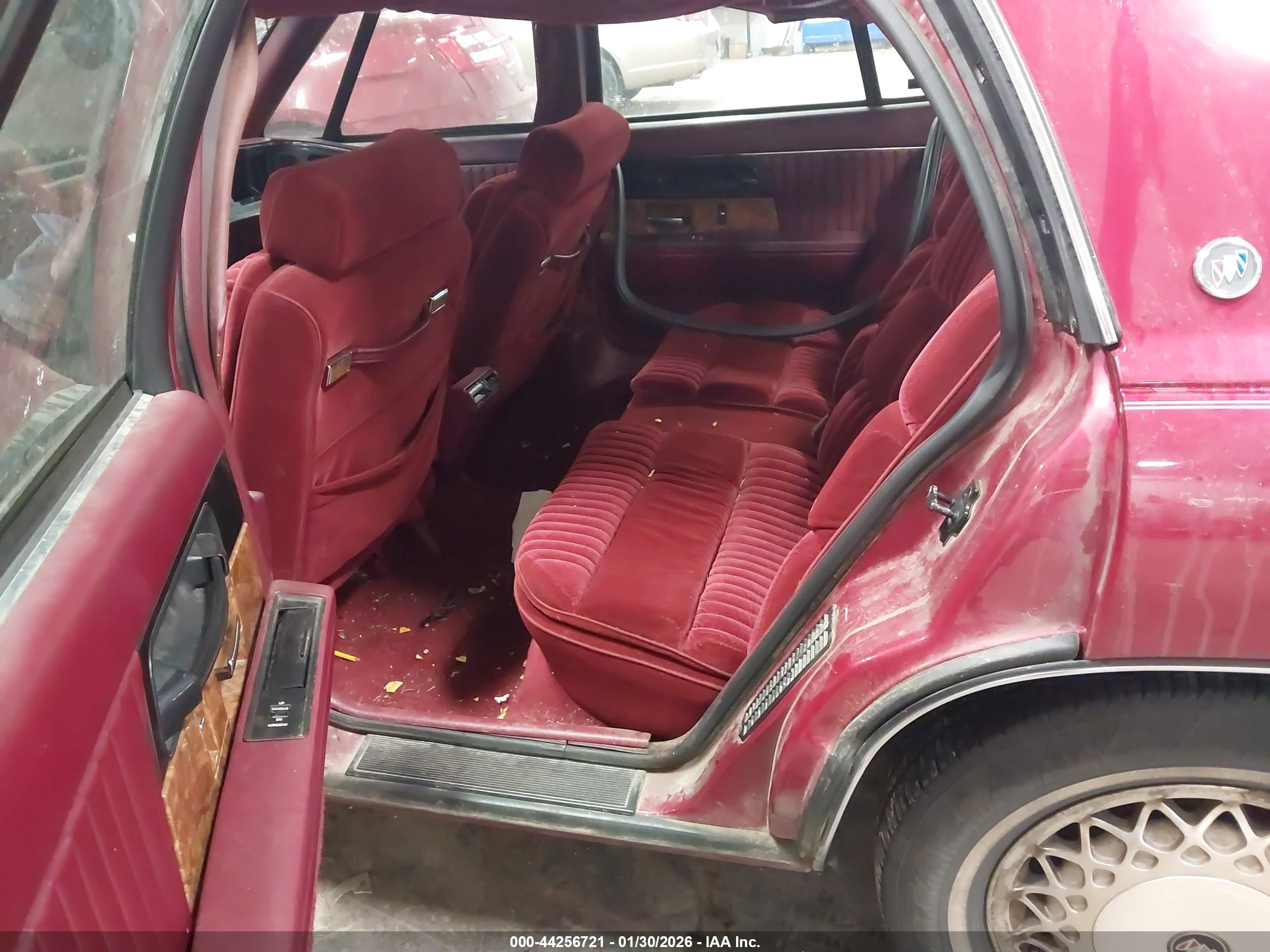 1992 Buick Park Avenue   Red vin: 1G4CW53L6N1629290