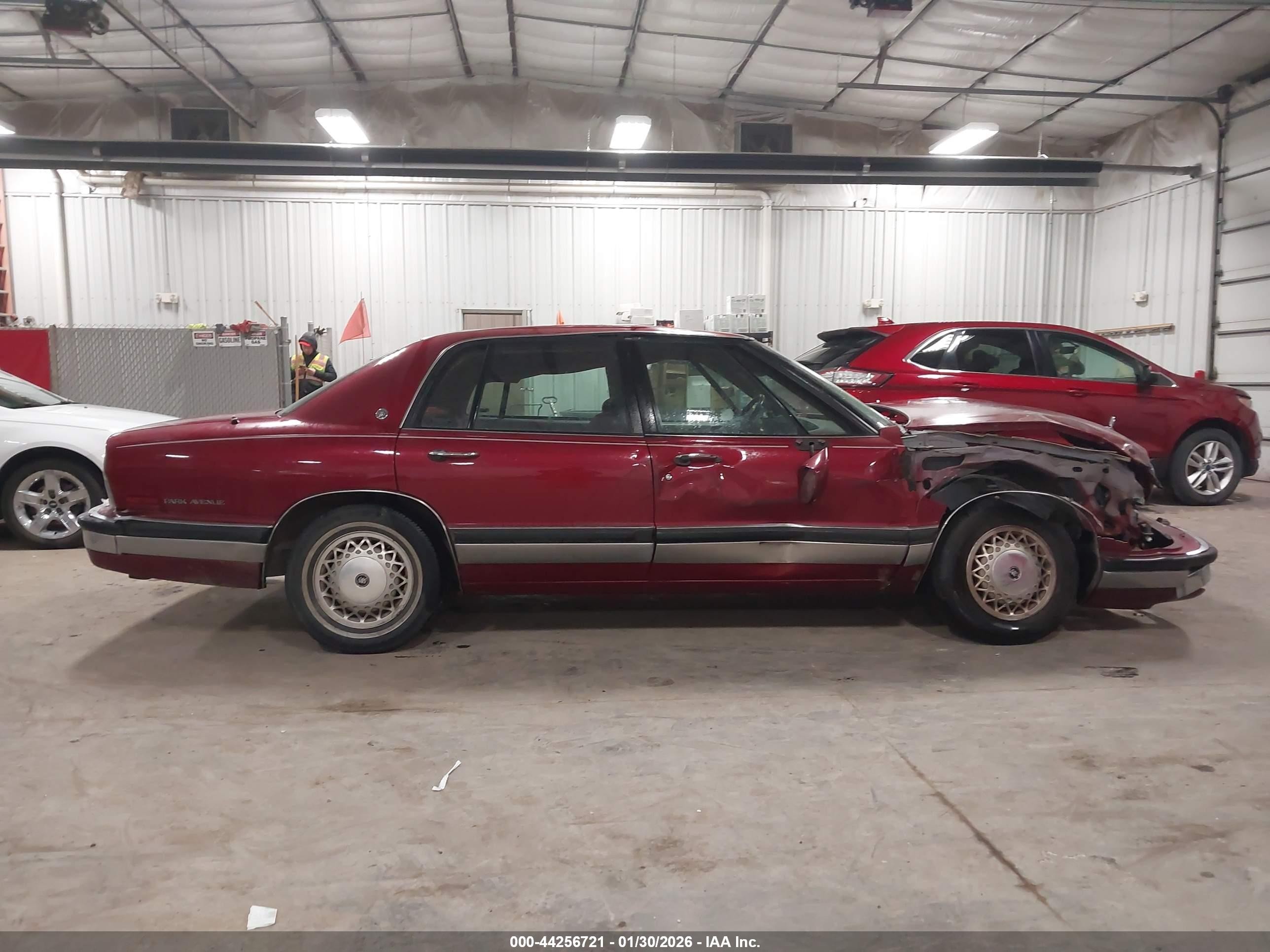 1992 Buick Park Avenue   Red vin: 1G4CW53L6N1629290
