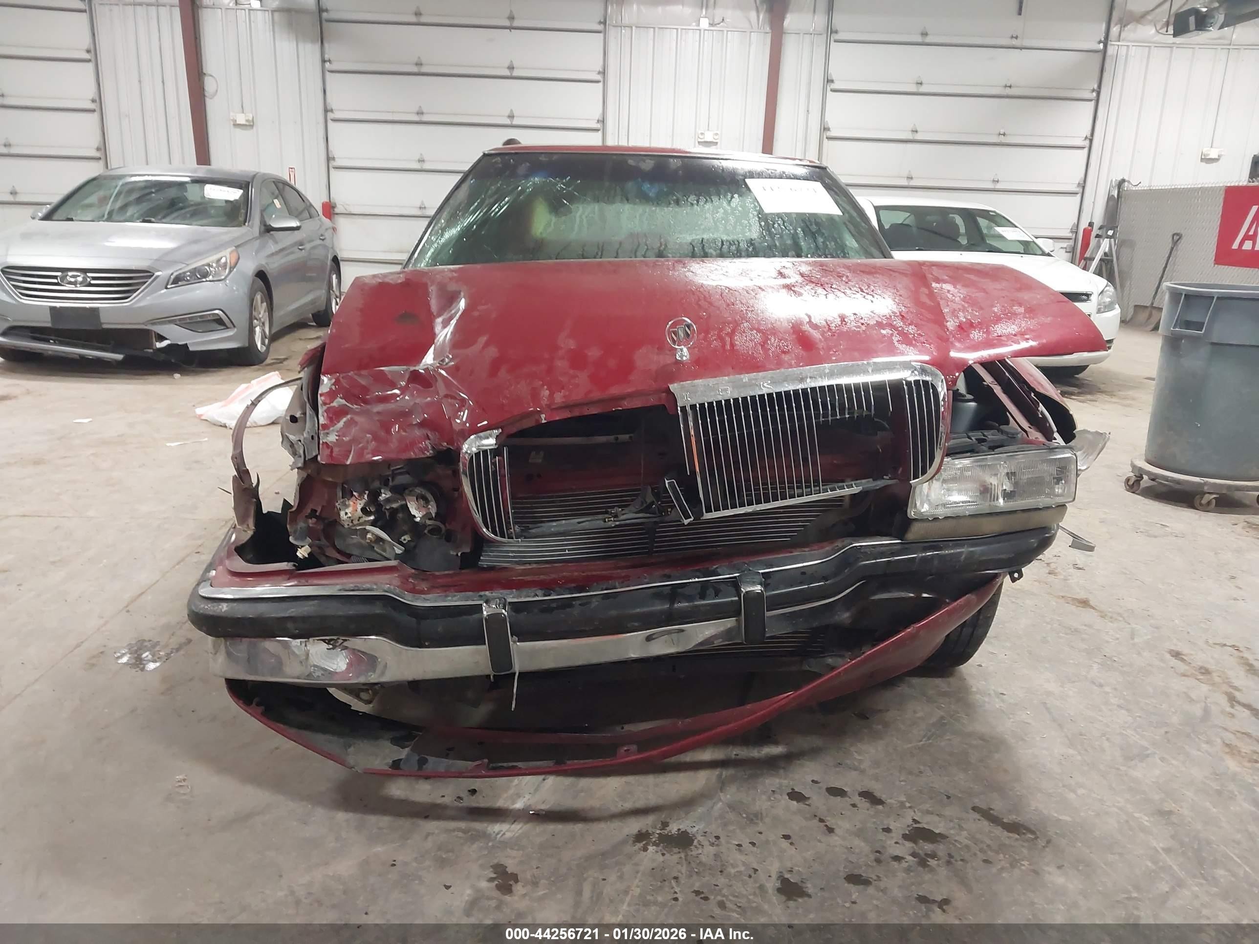 1992 Buick Park Avenue   Red vin: 1G4CW53L6N1629290