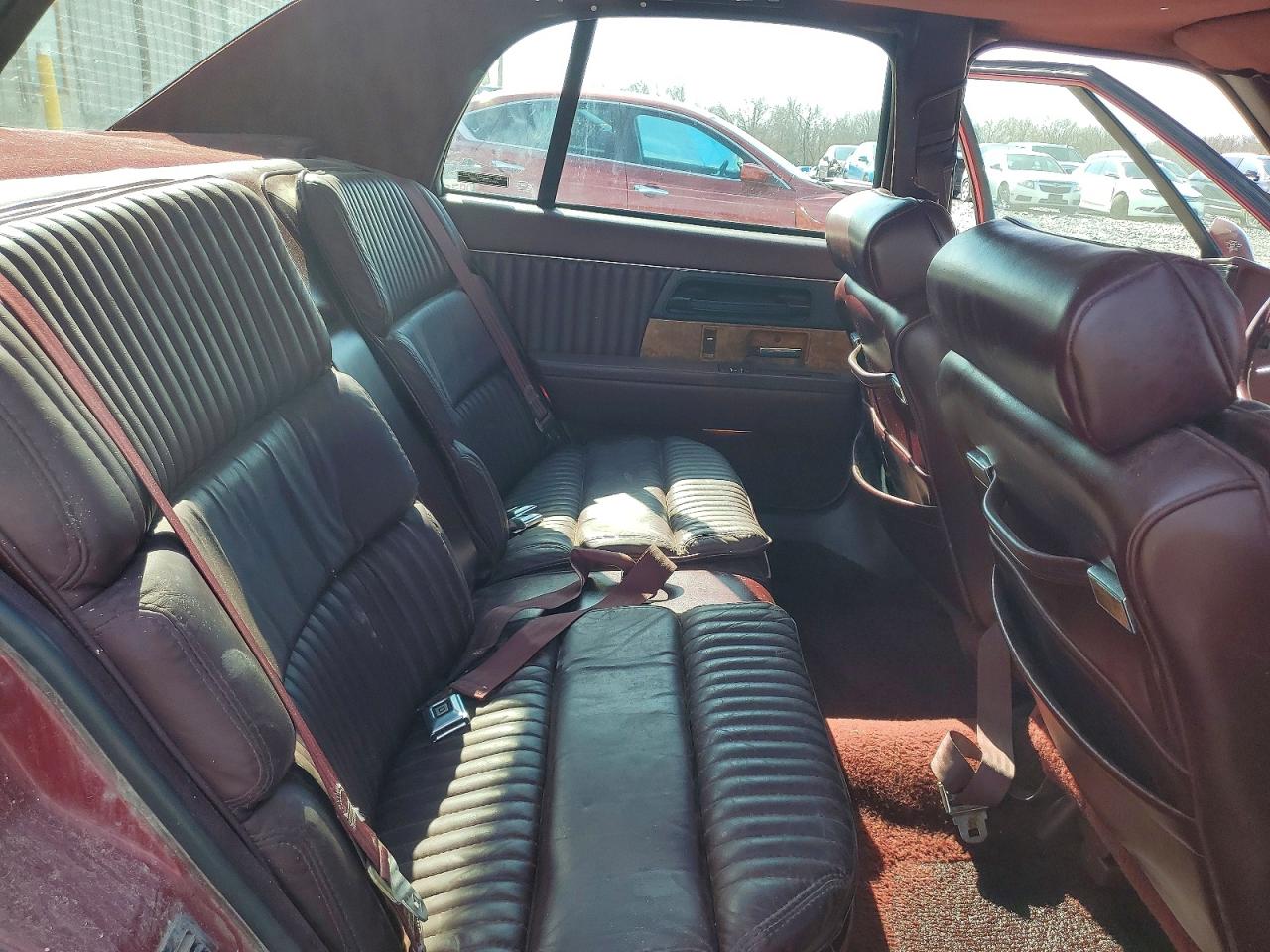 1993 Buick Park Avenue Red vin: 1G4CW53L6P1615795