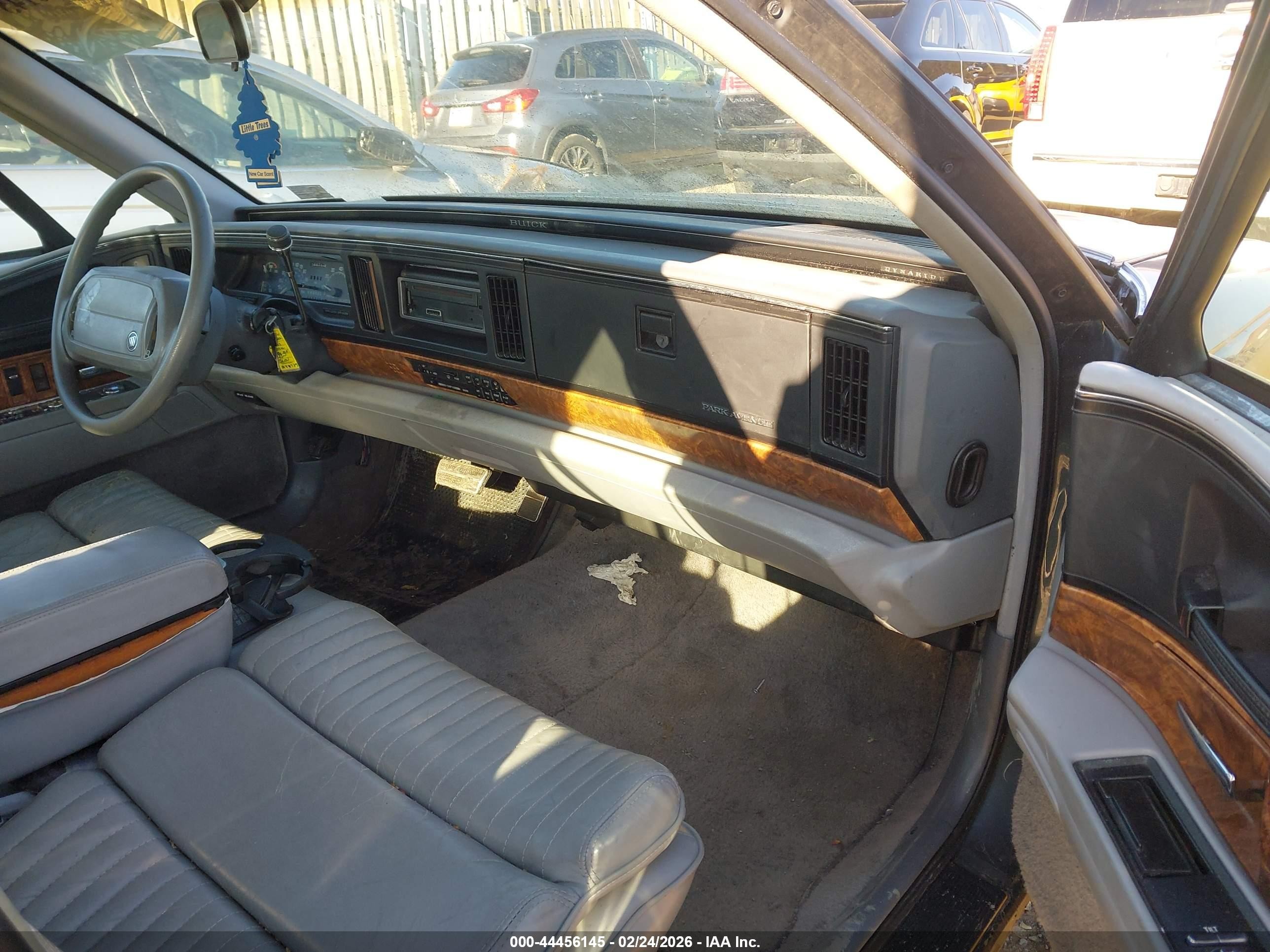 1992 Buick Park Avenue   Green vin: 1G4CW53L7N1619979