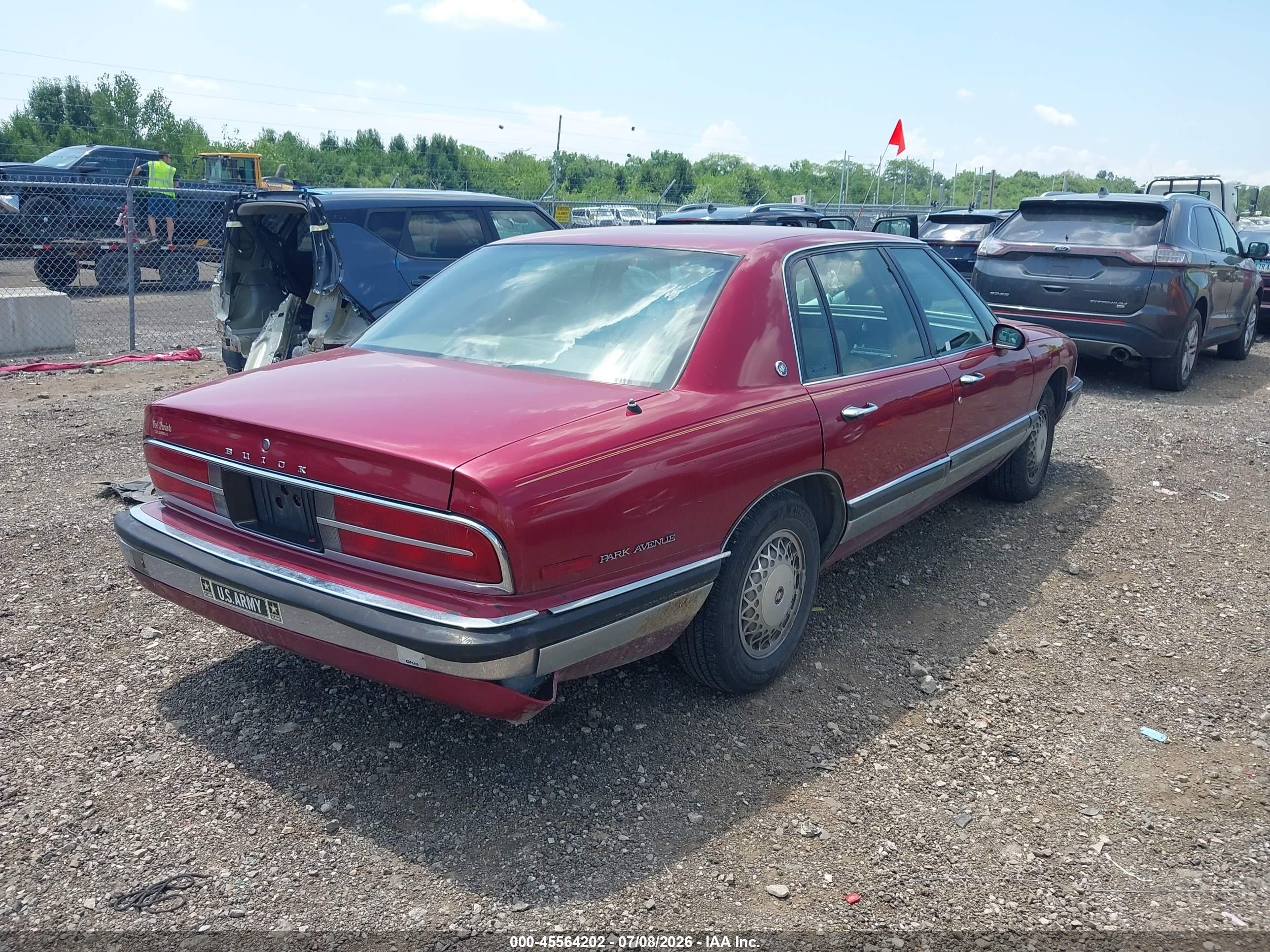 1992 Buick Park Avenue   Red vin: 1G4CW53L9N1663742