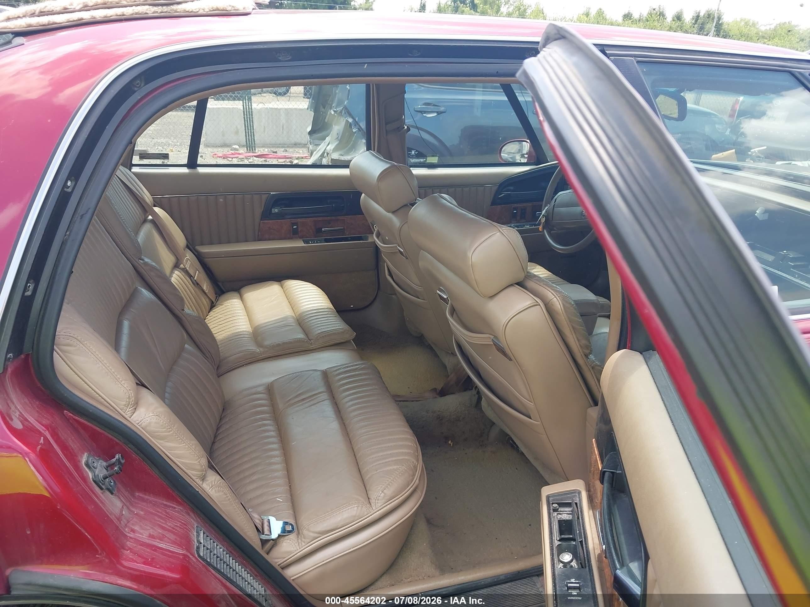 1992 Buick Park Avenue   Red vin: 1G4CW53L9N1663742
