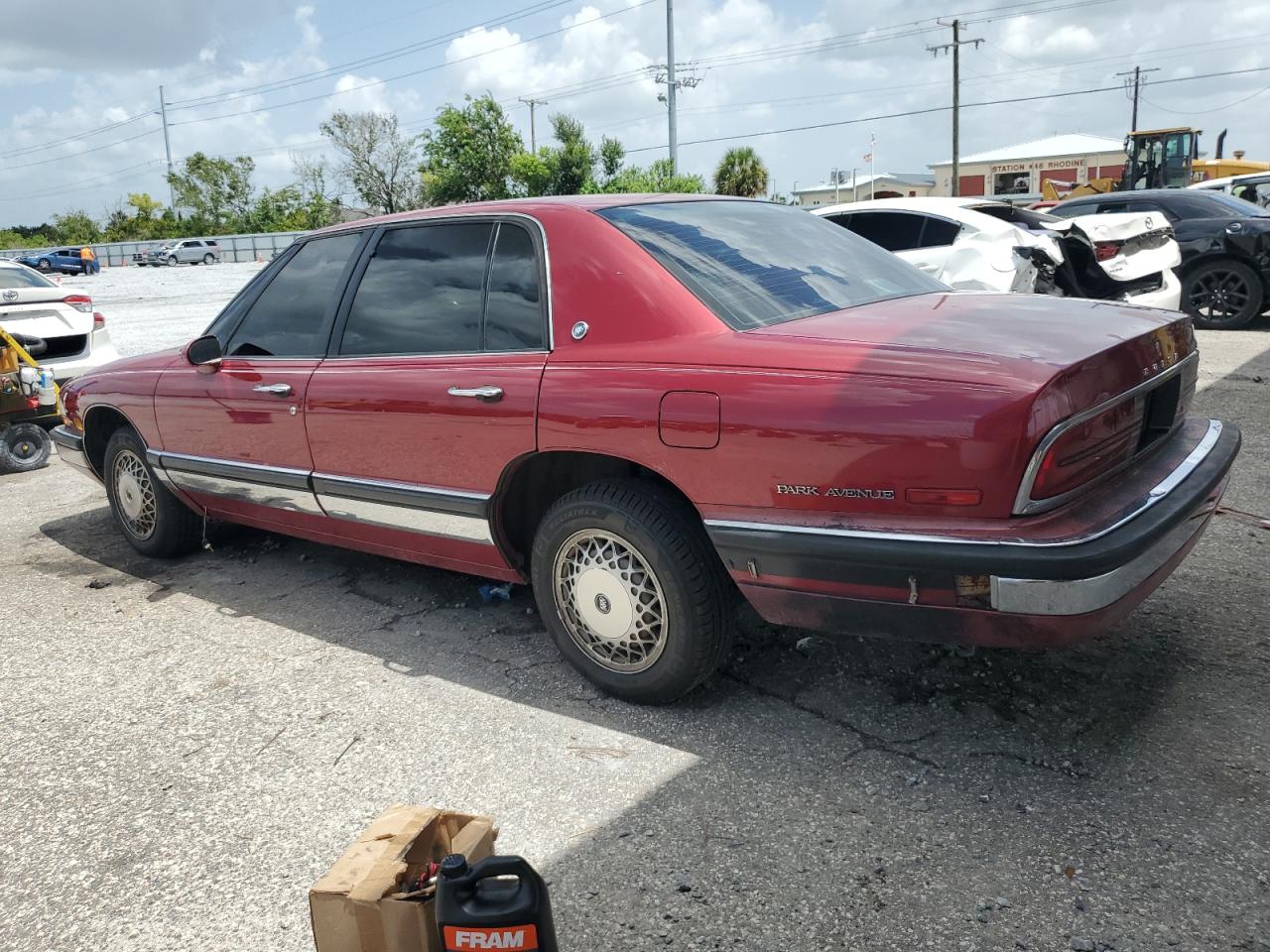 1993 Buick Park Avenue    Burgundy vin: 1G4CW53L9P1636351