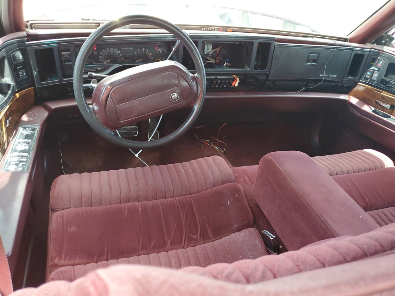 1993 Buick Park Avenue    Burgundy vin: 1G4CW53L9P1636351