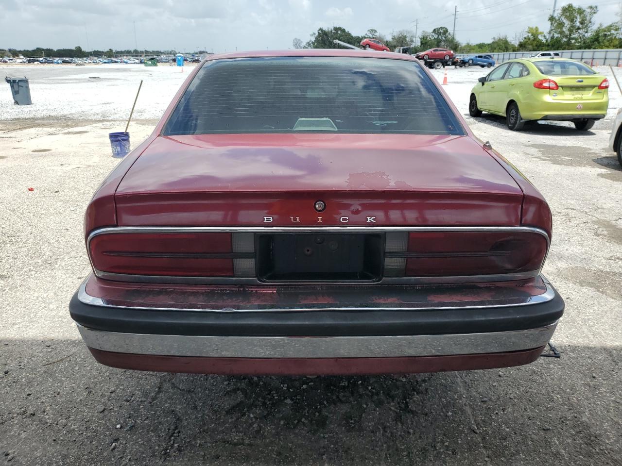 1993 Buick Park Avenue    Burgundy vin: 1G4CW53L9P1636351