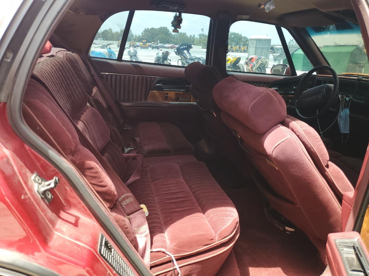1993 Buick Park Avenue    Burgundy vin: 1G4CW53L9P1636351