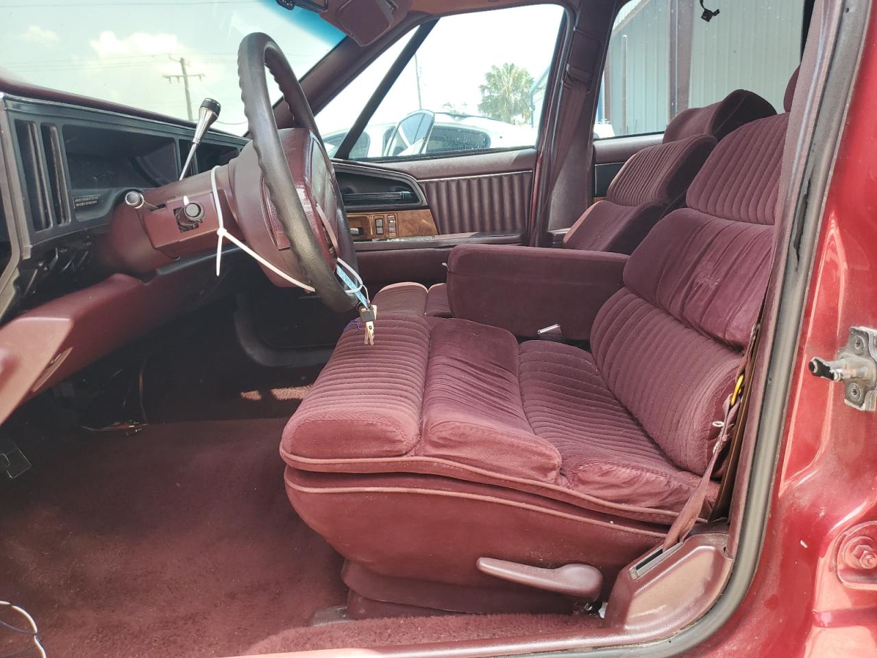 1993 Buick Park Avenue    Burgundy vin: 1G4CW53L9P1636351