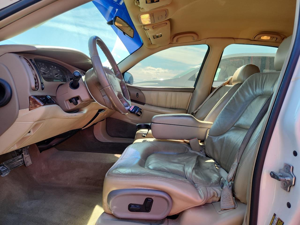 2005 Buick Park Avenue White vin: 1G4CW54K054106688