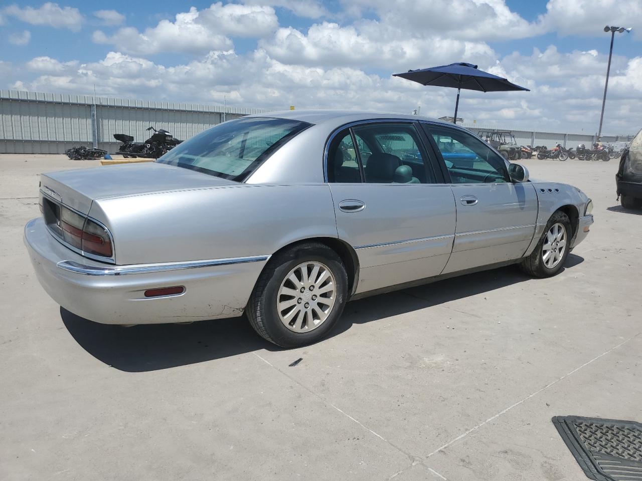 2005 Buick Park Avenue    Silver vin: 1G4CW54K154100172
