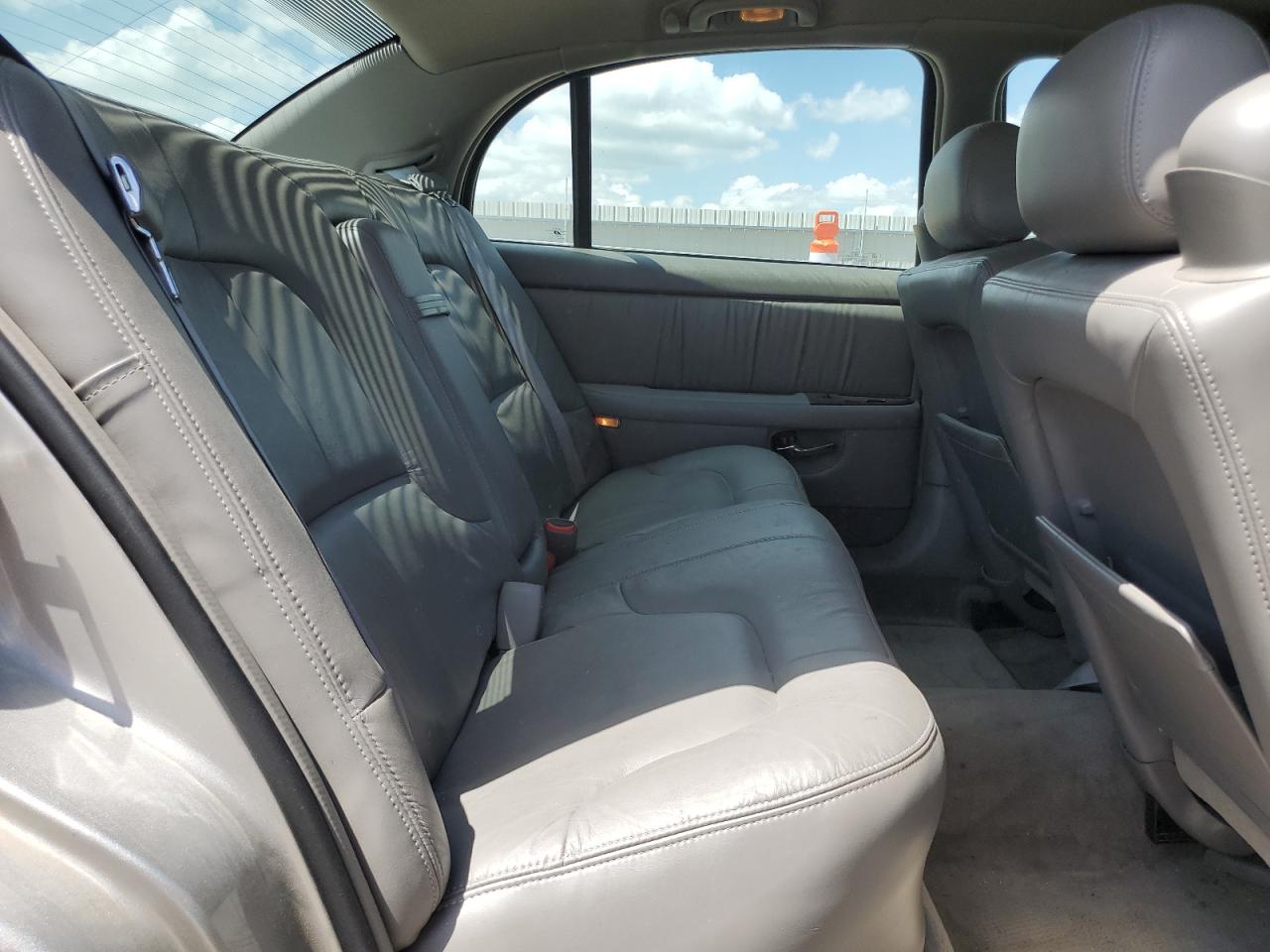 2005 Buick Park Avenue    Silver vin: 1G4CW54K154100172