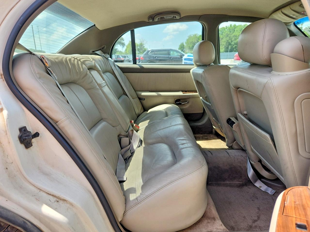 2002 Buick Park Avenue White vin: 1G4CW54K324210491