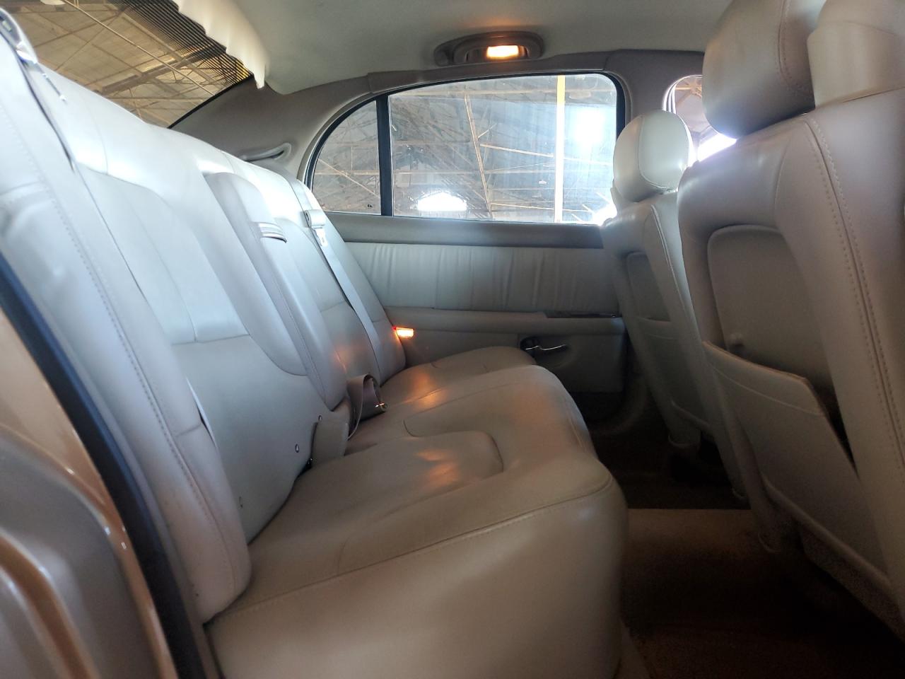 2005 Buick Park Avenue Tan vin: 1G4CW54K454106211