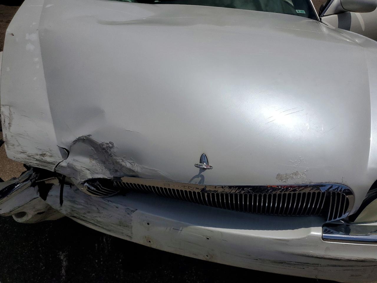 2000 Buick Park Avenue White vin: 1G4CW54K4Y4262883