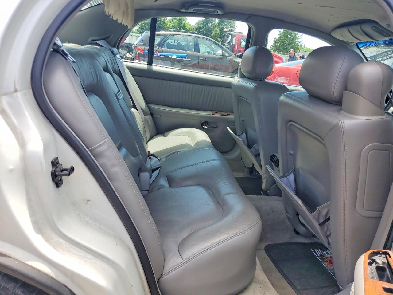 2000 Buick Park Avenue White vin: 1G4CW54K4Y4262883