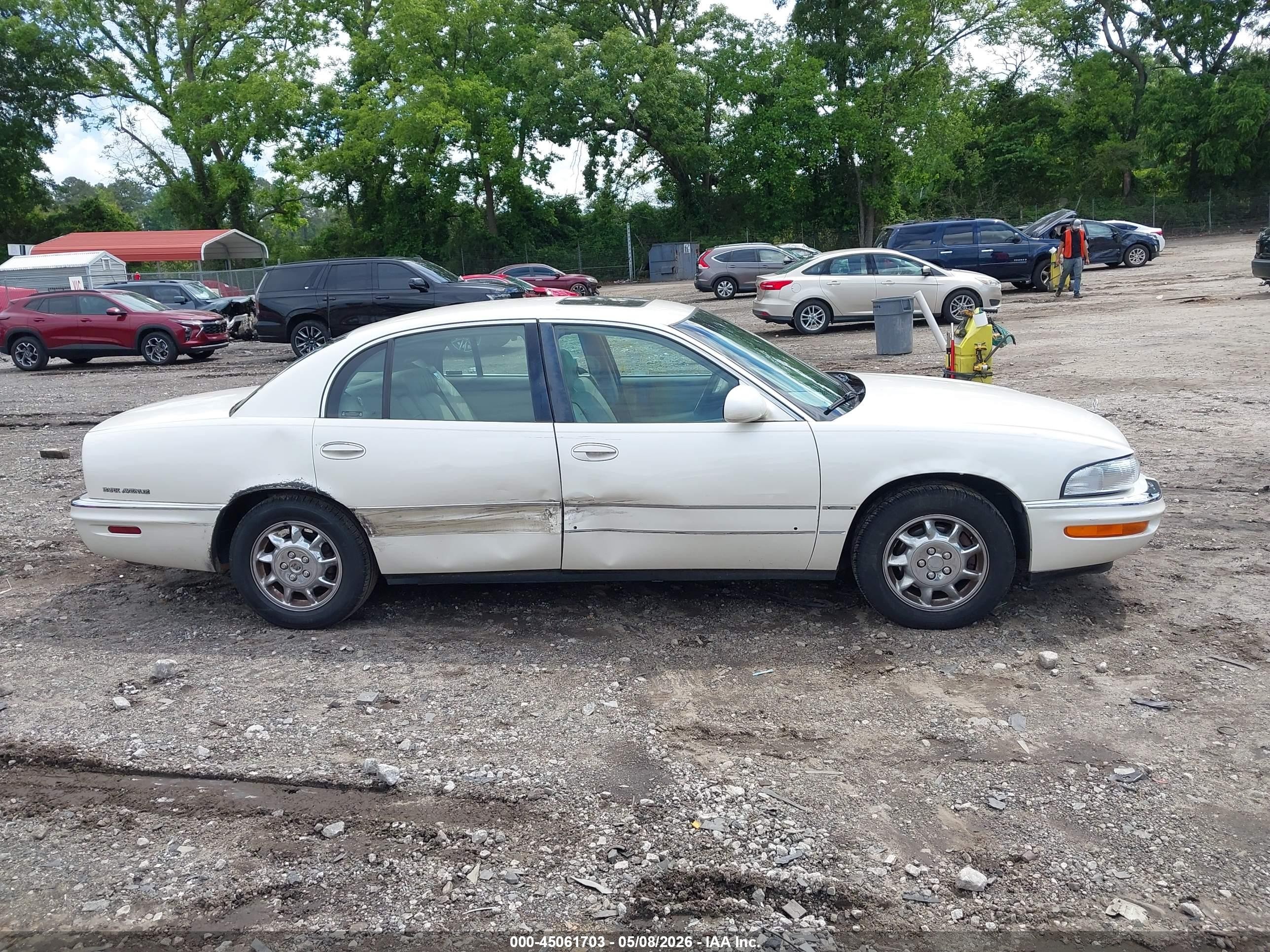 2002 Buick Park Avenue   Cream vin: 1G4CW54K524161407