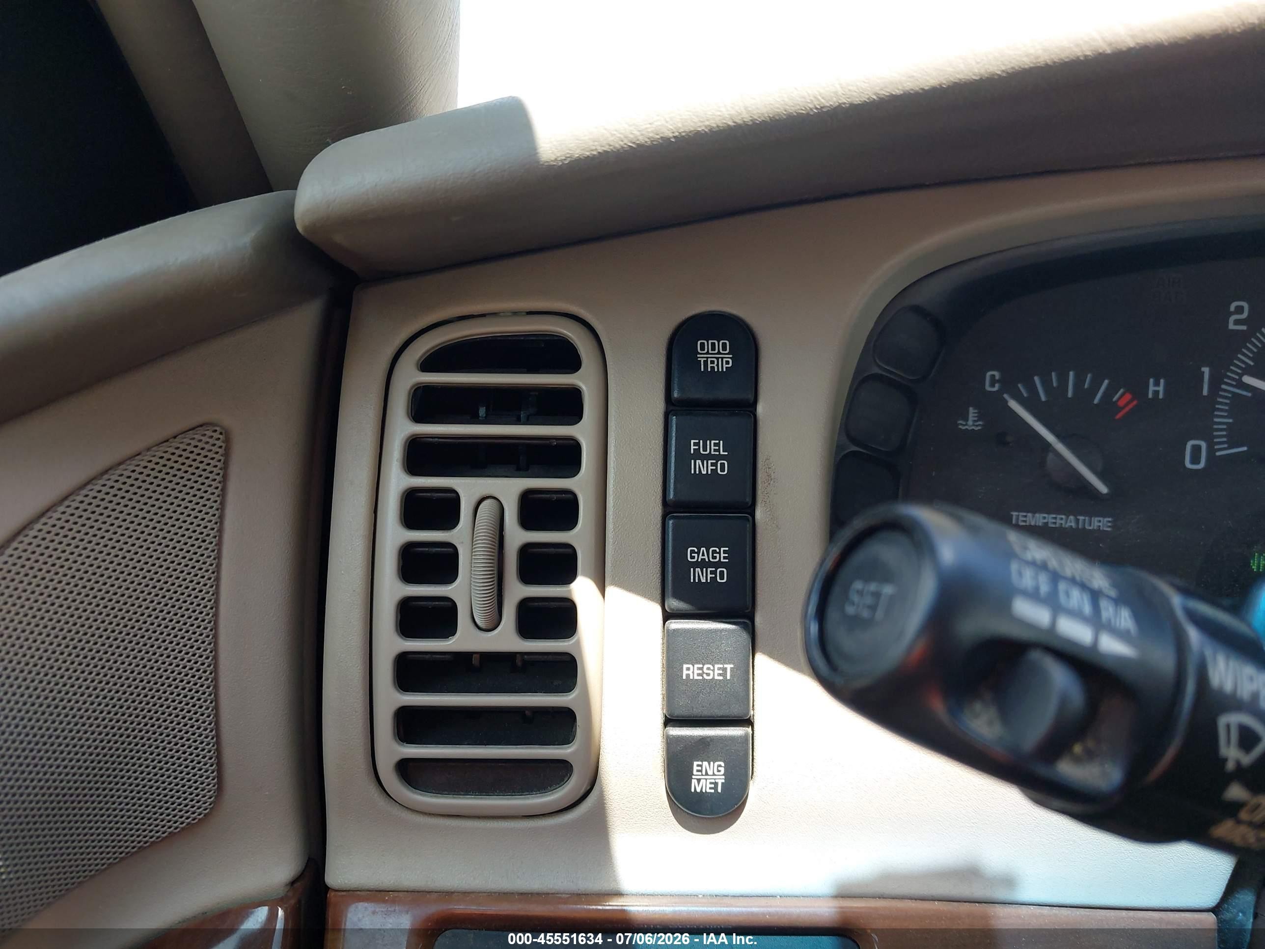 2003 Buick Park Avenue   White vin: 1G4CW54K534146830