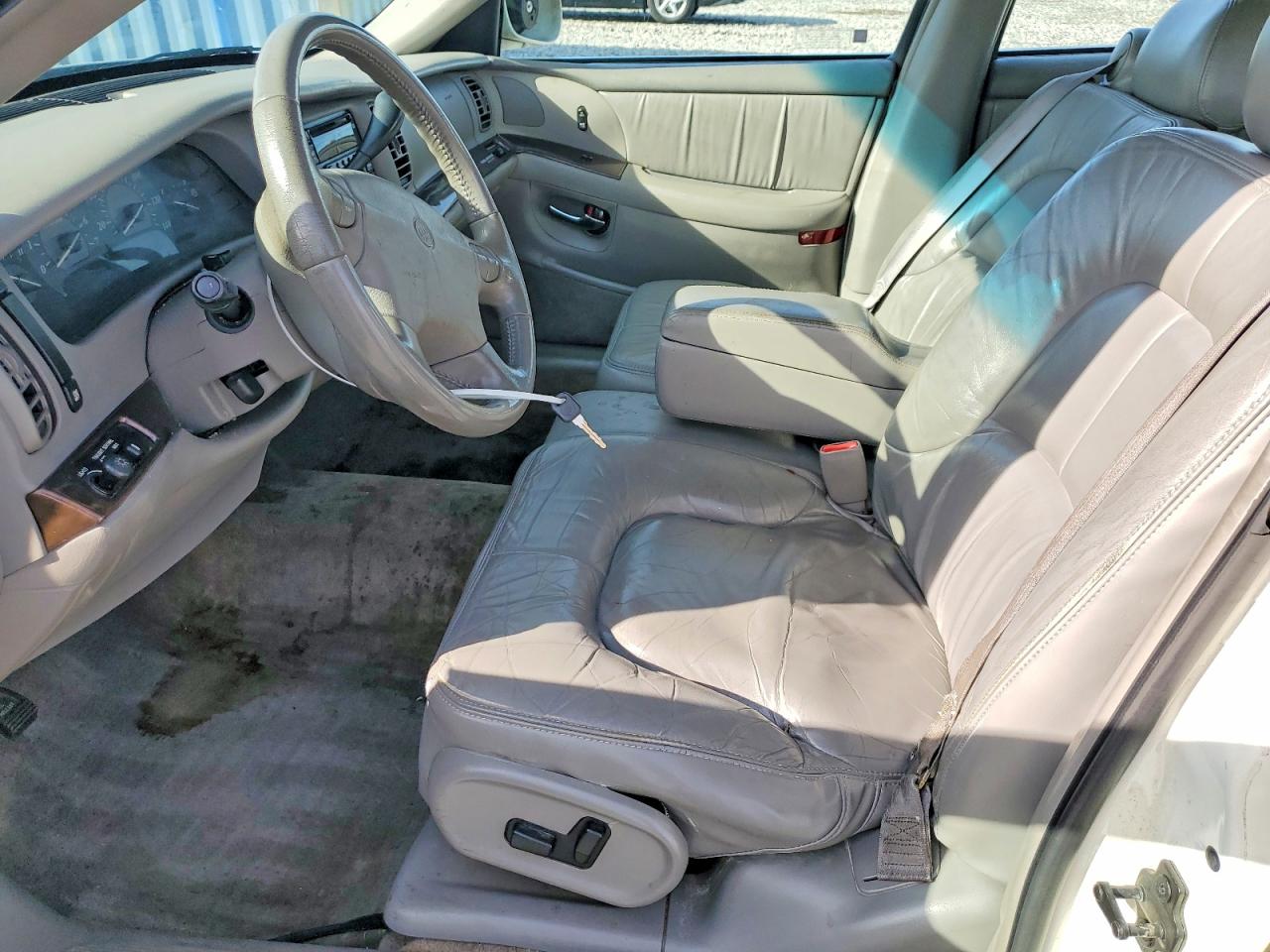 2004 Buick Park Avenue White vin: 1G4CW54K544106474