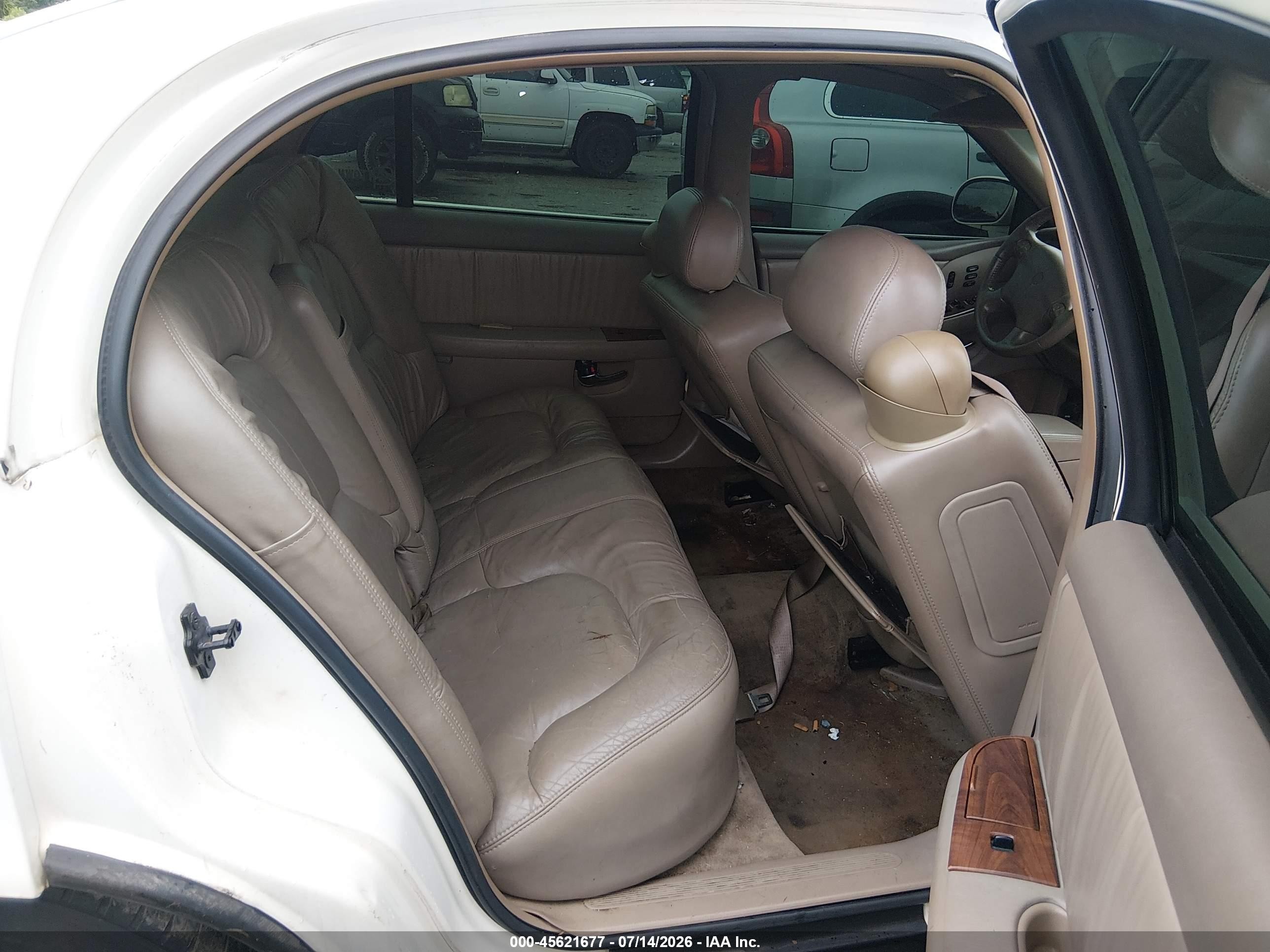 2001 Buick Park Avenue   White vin: 1G4CW54K614276788