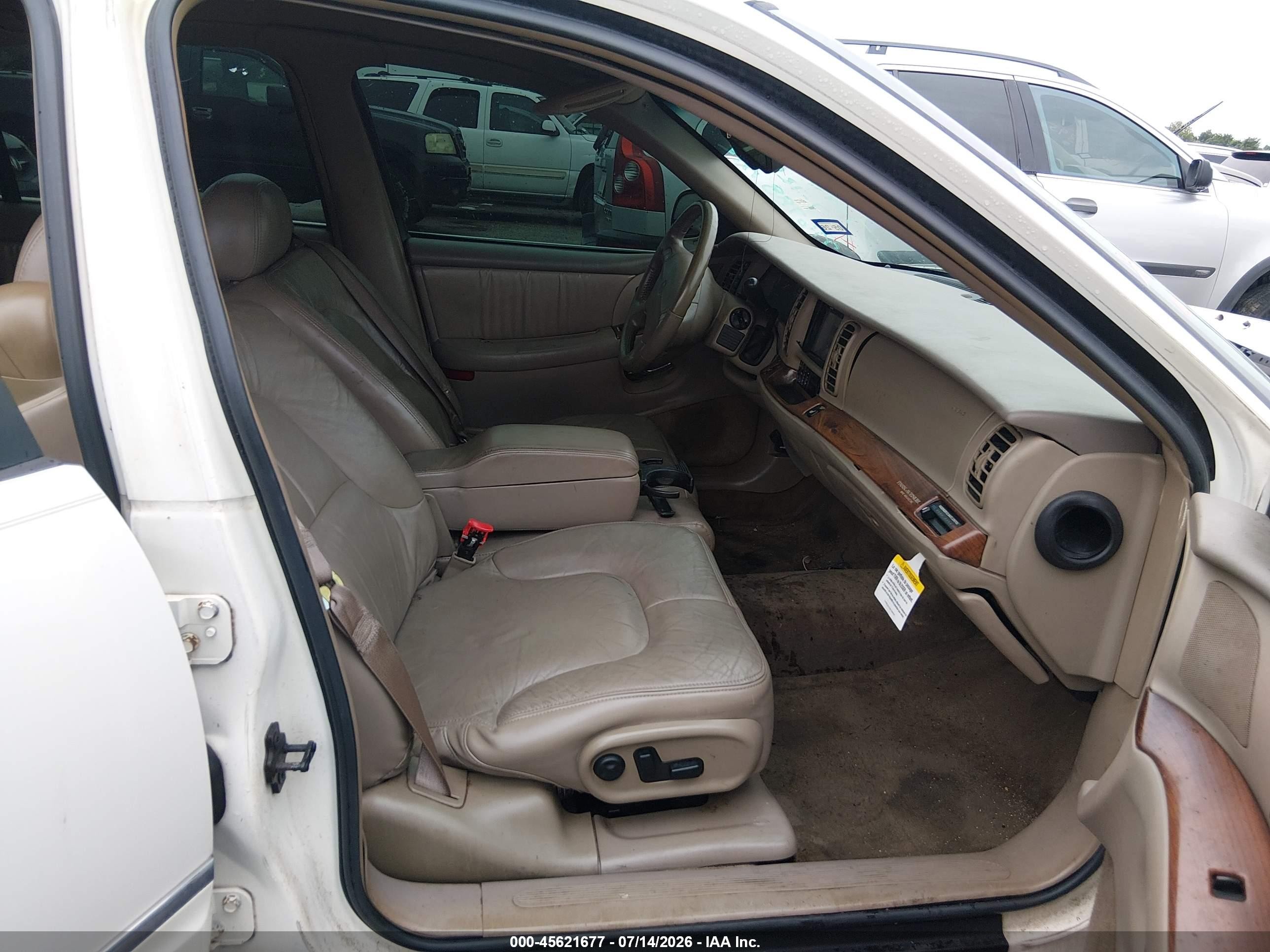 2001 Buick Park Avenue   White vin: 1G4CW54K614276788