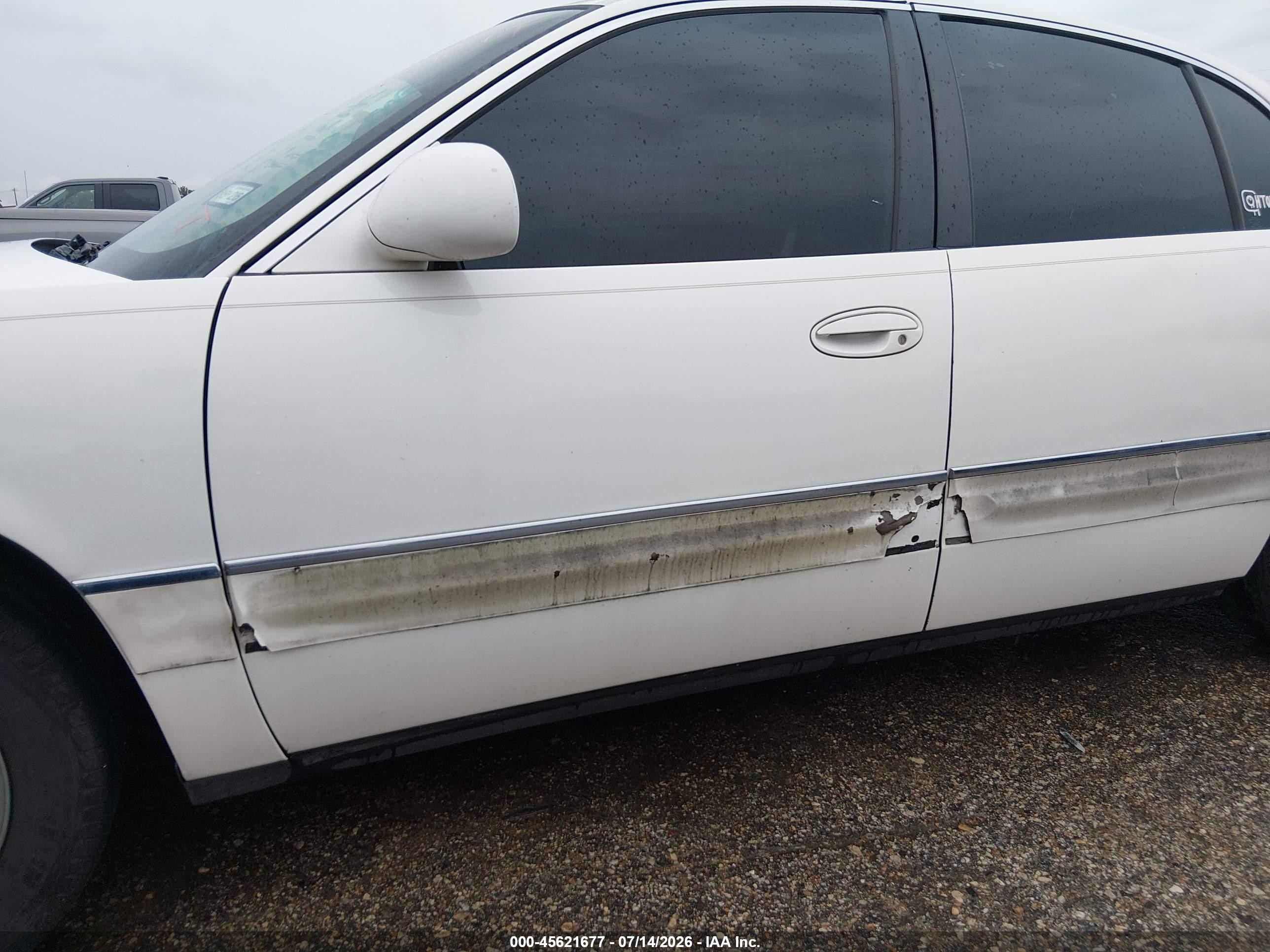 2001 Buick Park Avenue   White vin: 1G4CW54K614276788