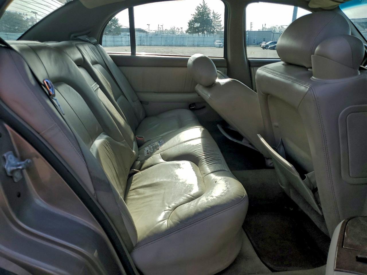 2004 Buick Park Avenue Tan vin: 1G4CW54K744138522