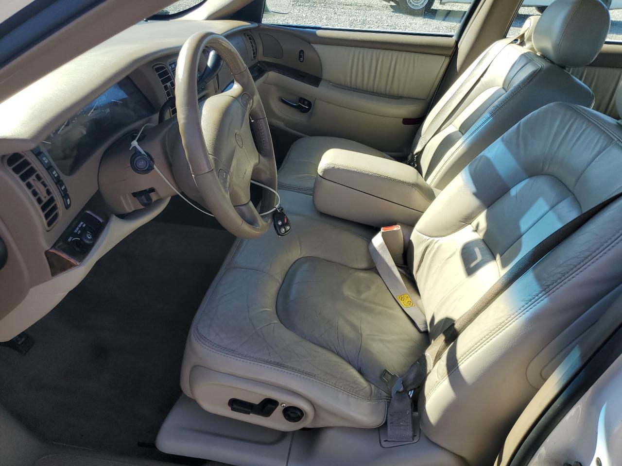 2005 Buick Park Avenue White vin: 1G4CW54K754108017