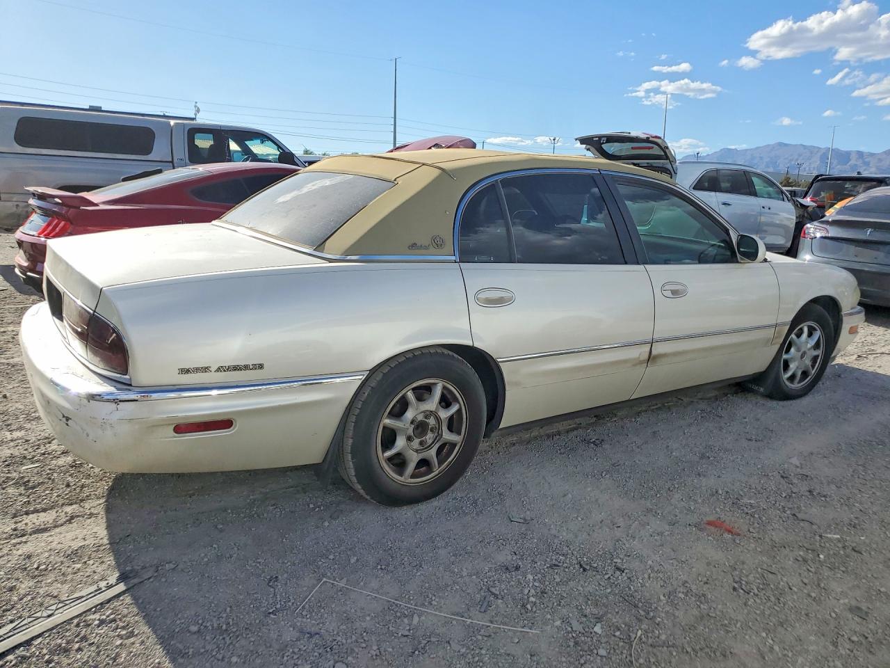 2002 Buick Park Avenue White vin: 1G4CW54KX24210567