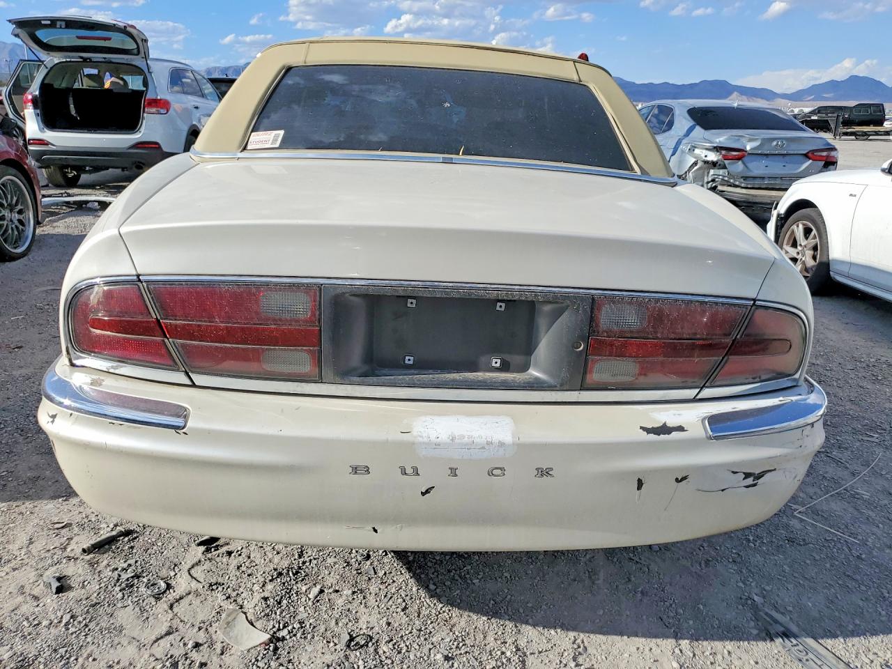 2002 Buick Park Avenue White vin: 1G4CW54KX24210567