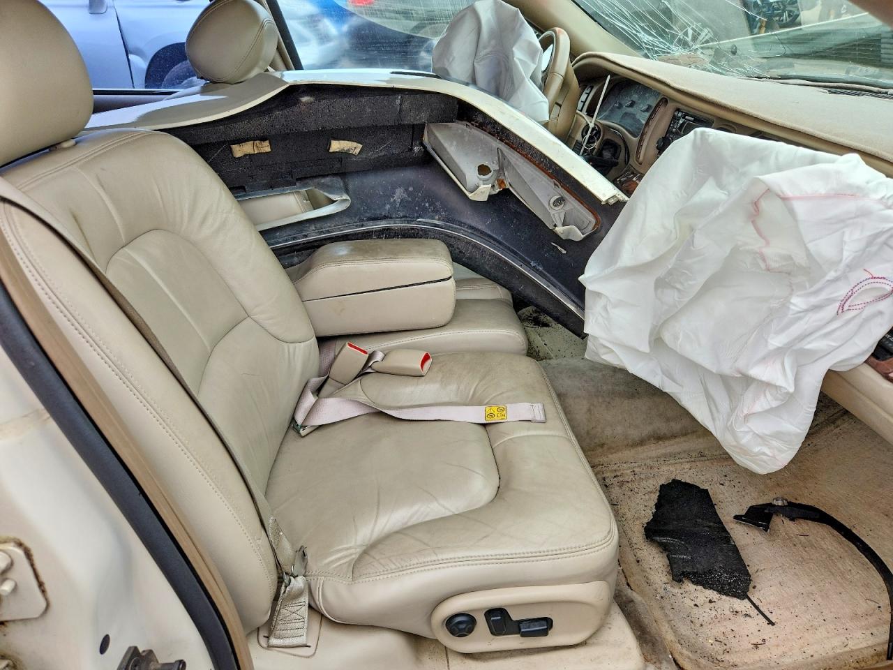 2004 Buick Park Avenue White vin: 1G4CW54KX44121021