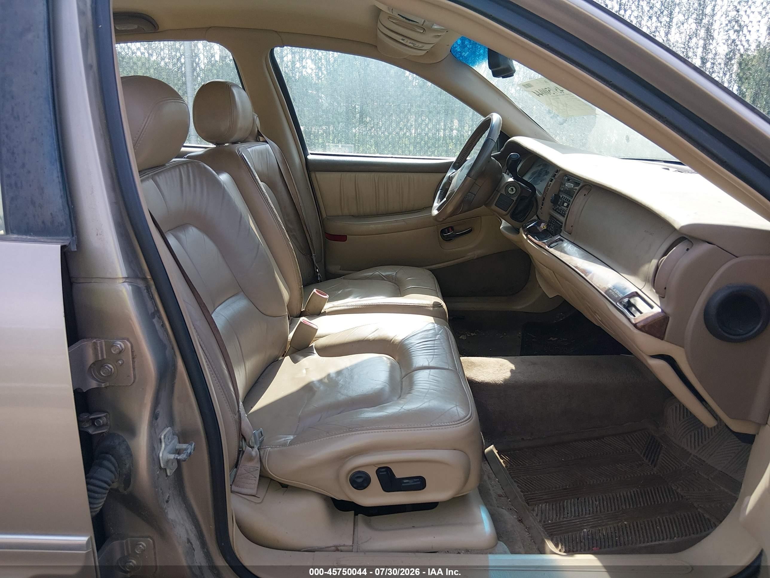 2004 Buick Park Avenue   Champagne vin: 1G4CW54KX44142855