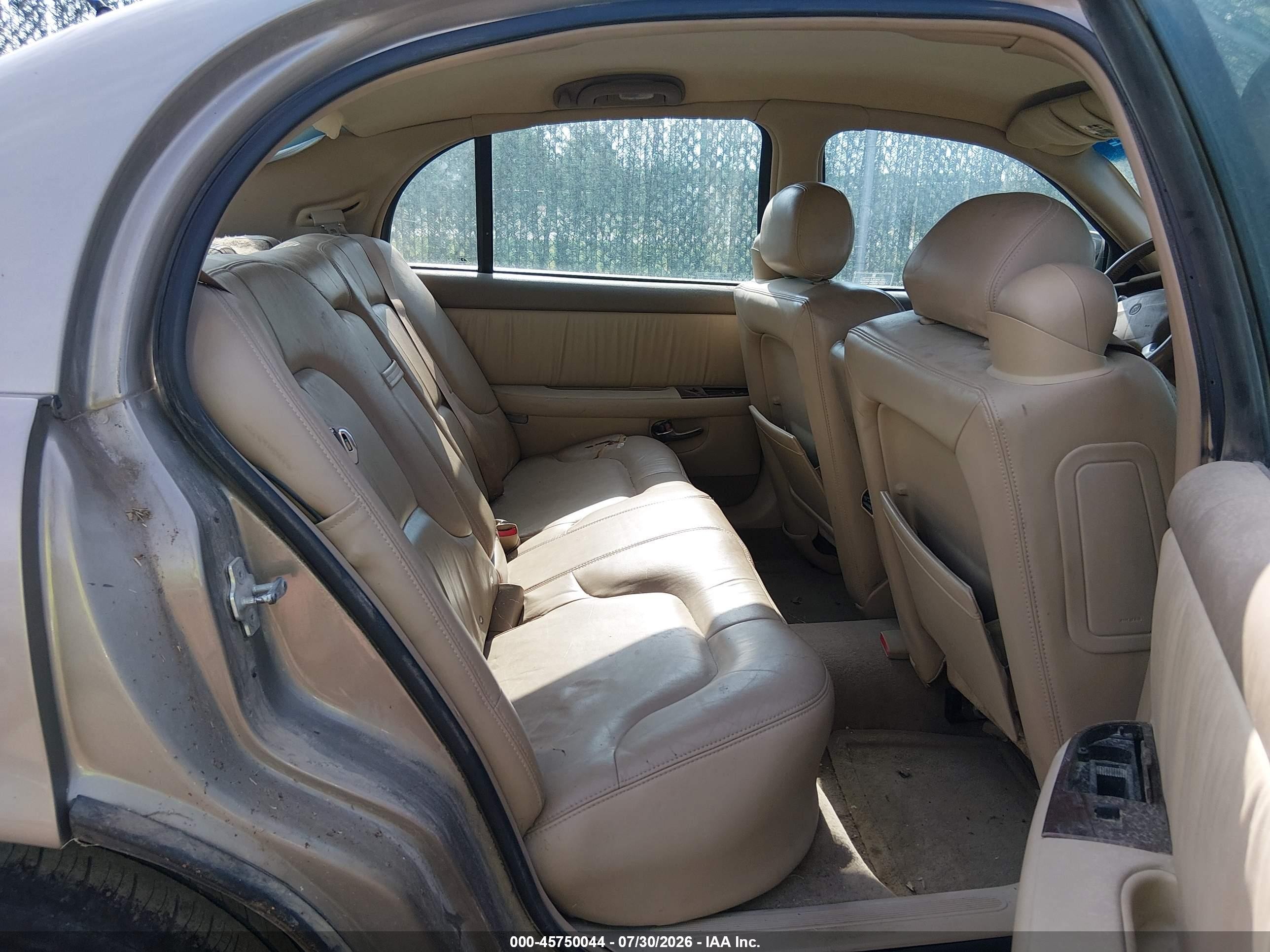 2004 Buick Park Avenue   Champagne vin: 1G4CW54KX44142855
