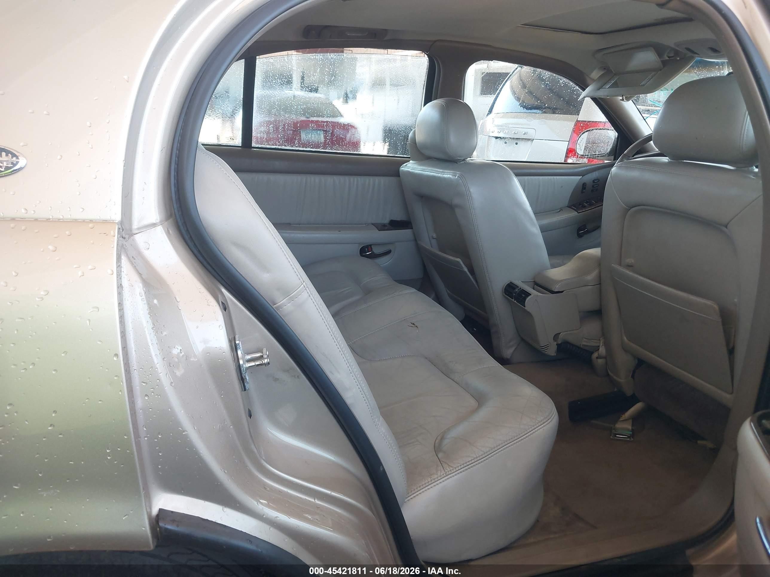 2005 Buick Park Avenue   Tan vin: 1G4CW54KX54105497