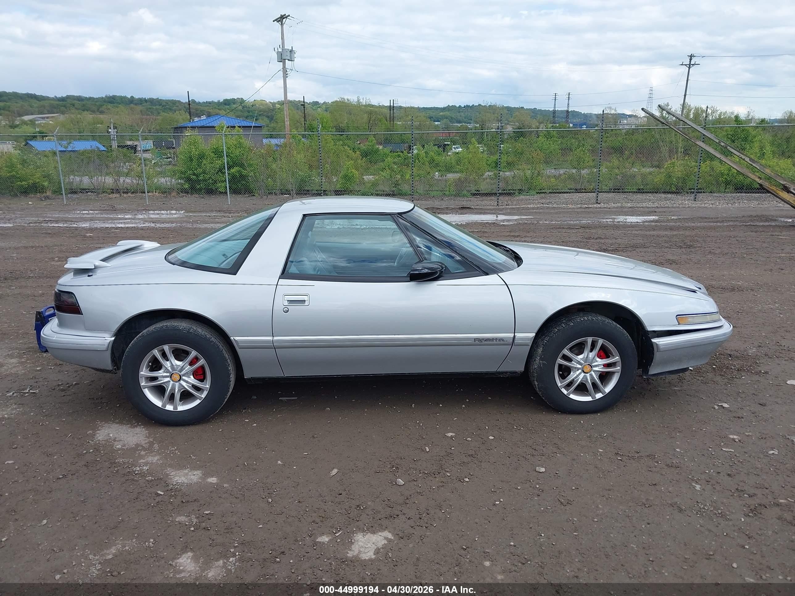 1990 Buick Reatta   Silver vin: 1G4EC13C1LB906767