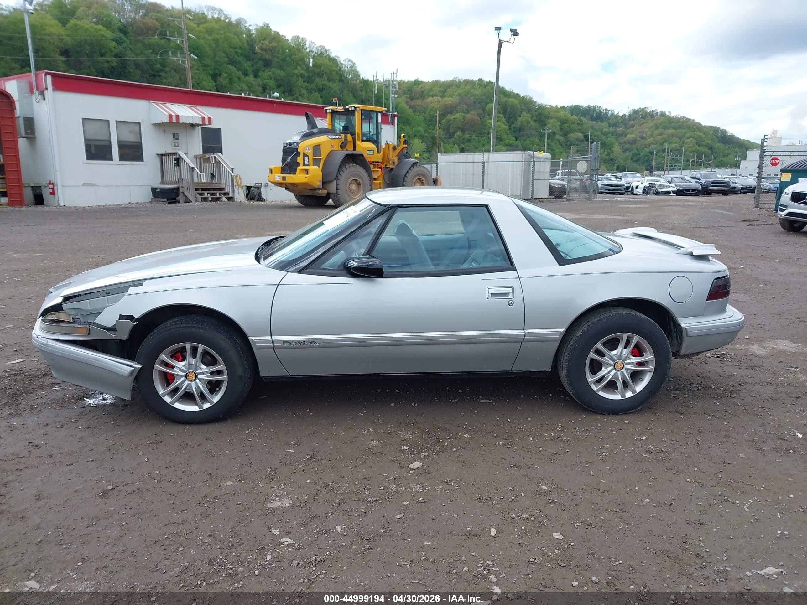 1990 Buick Reatta   Silver vin: 1G4EC13C1LB906767