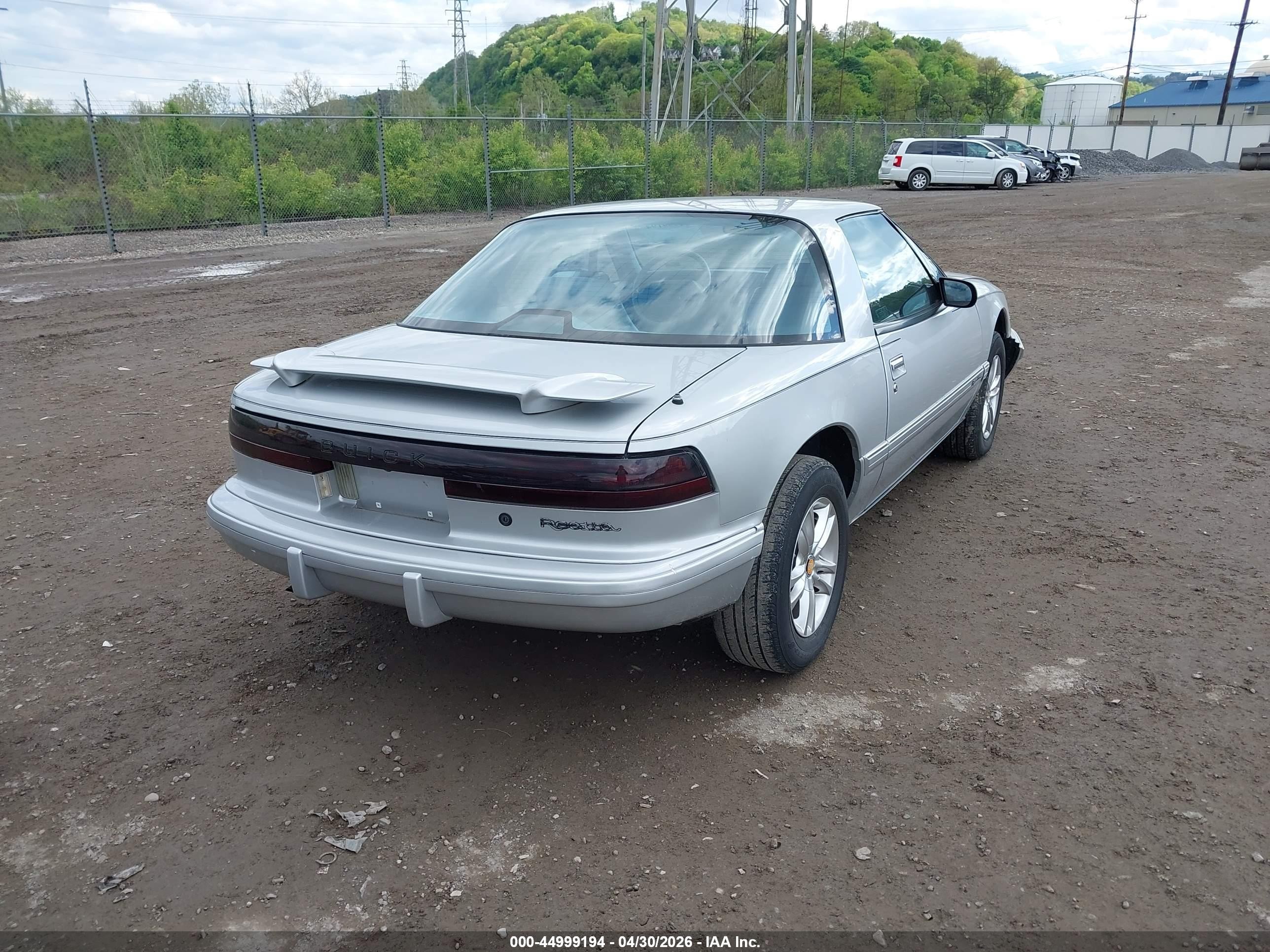 1990 Buick Reatta   Silver vin: 1G4EC13C1LB906767