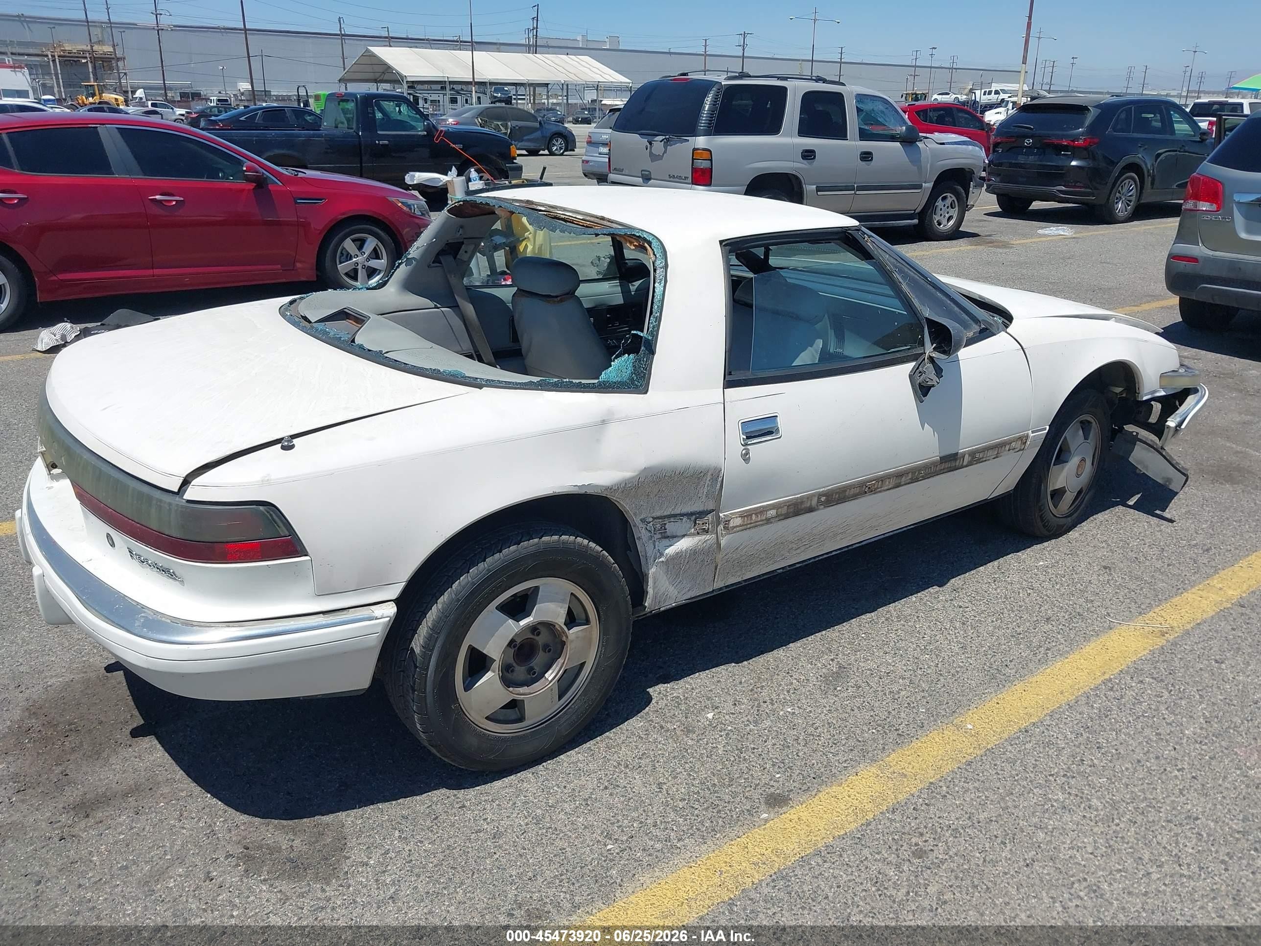 1990 Buick Reatta   Cream vin: 1G4EC13C3LB903174