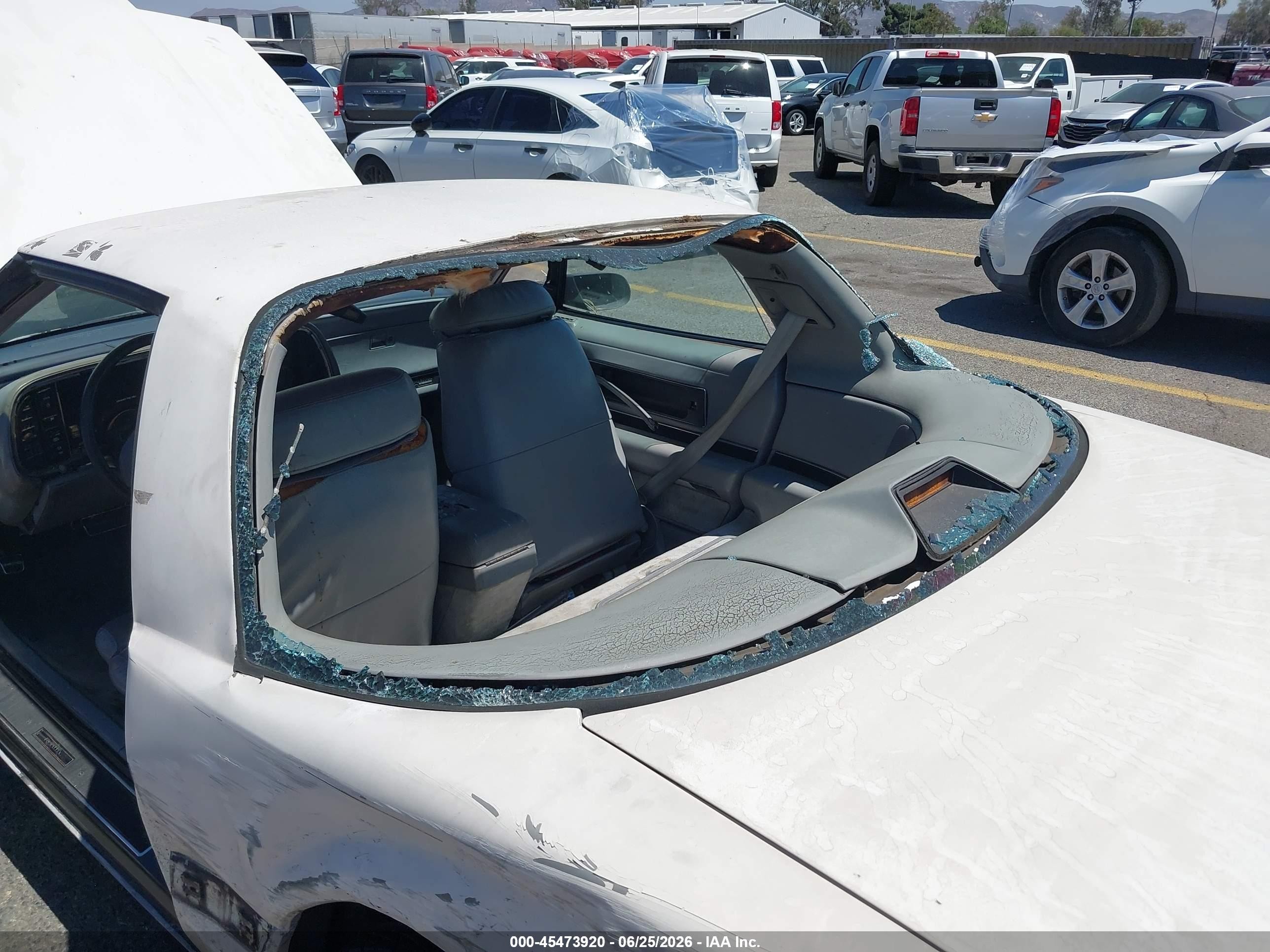 1990 Buick Reatta   Cream vin: 1G4EC13C3LB903174