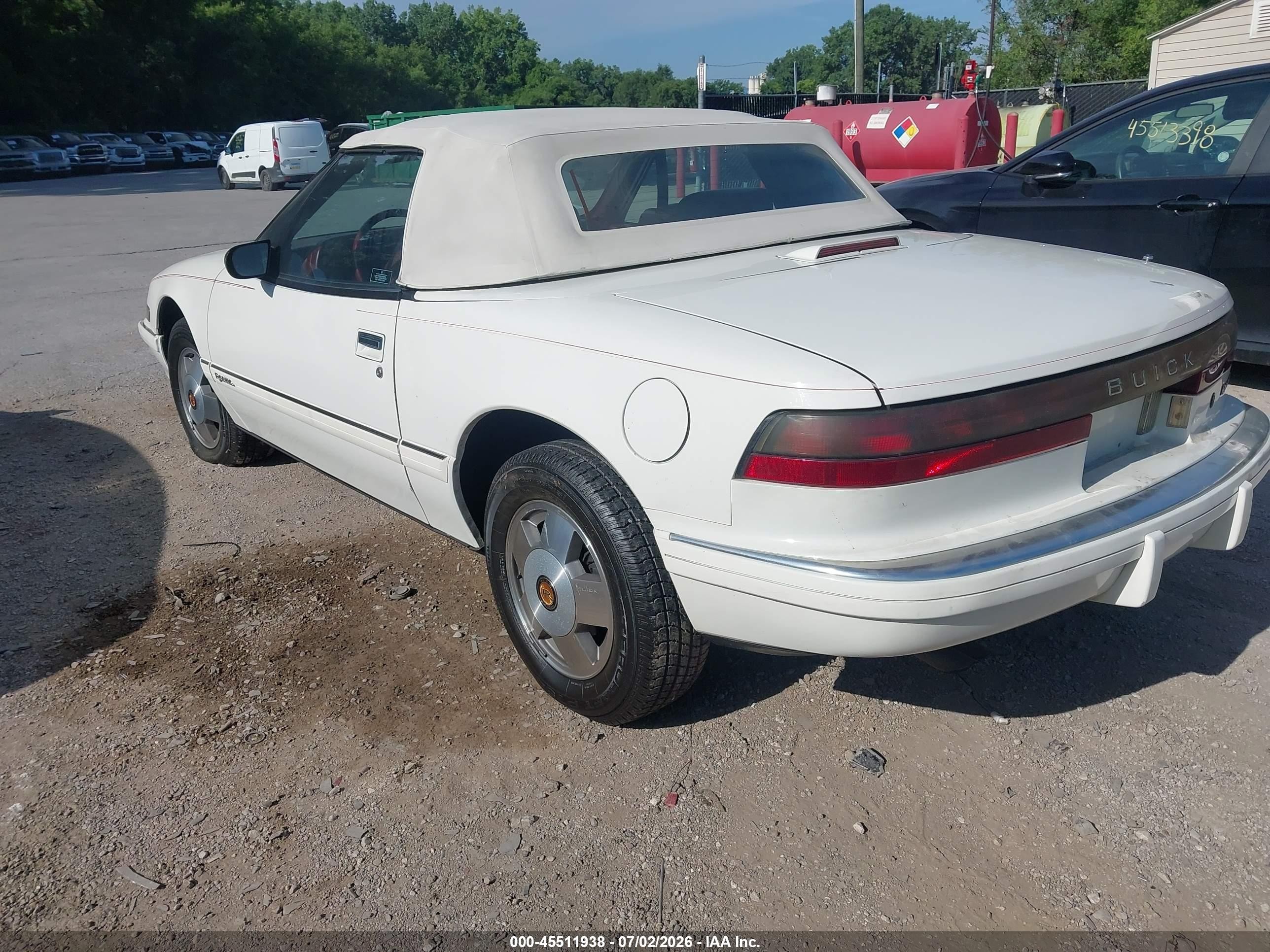 1990 Buick Reatta   White vin: 1G4EC33C0LB905444
