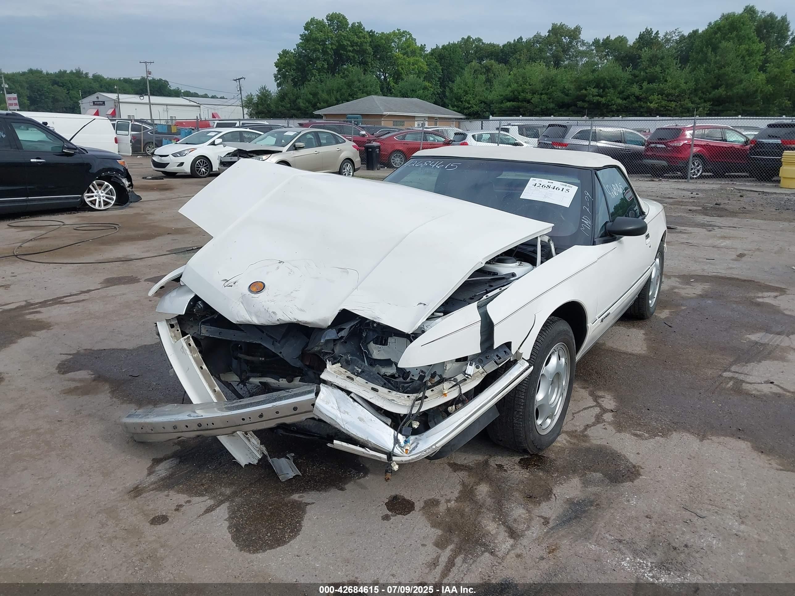1990 Buick Reatta   White vin: 1G4EC33C6LB905058