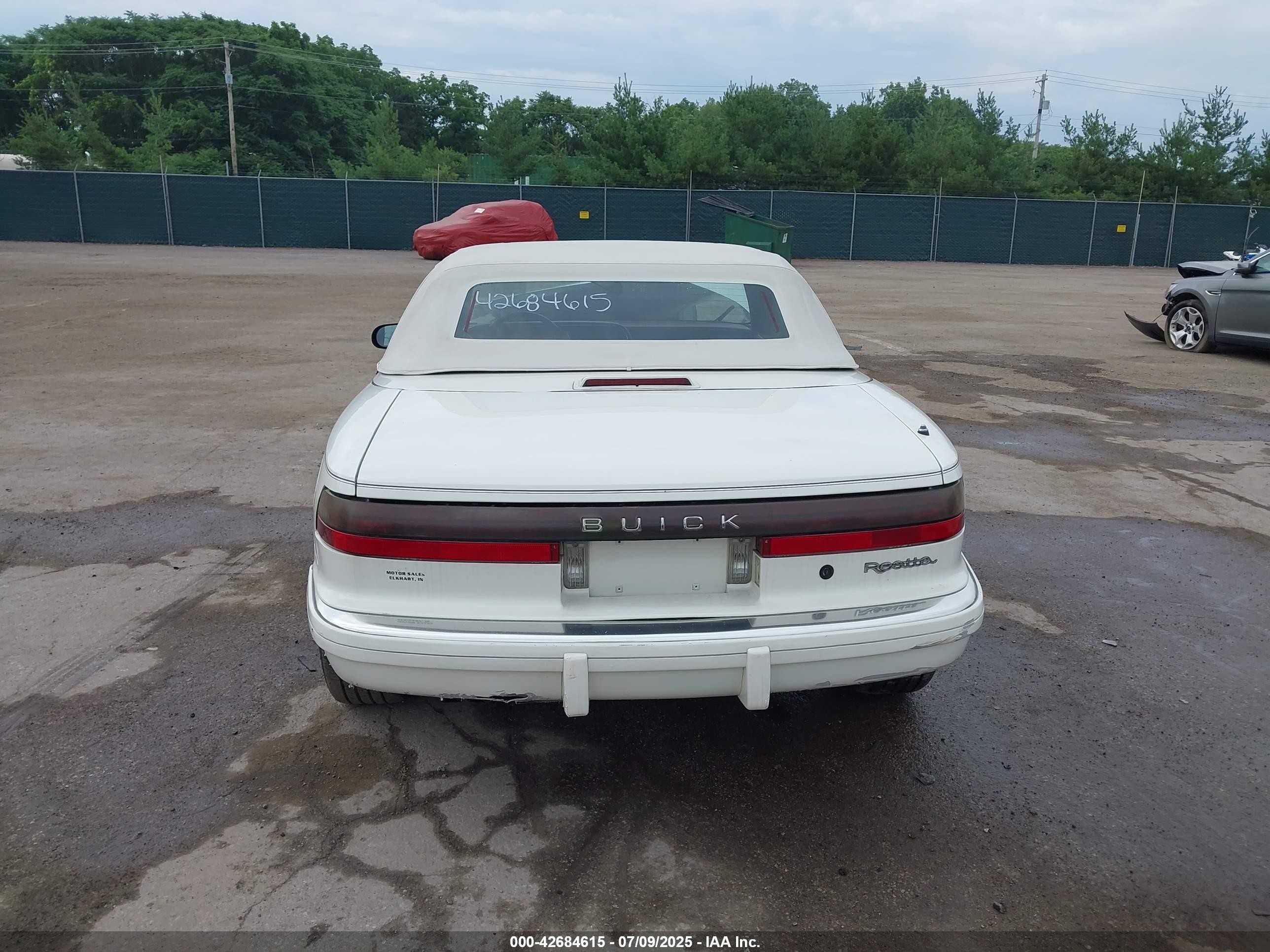 1990 Buick Reatta   White vin: 1G4EC33C6LB905058