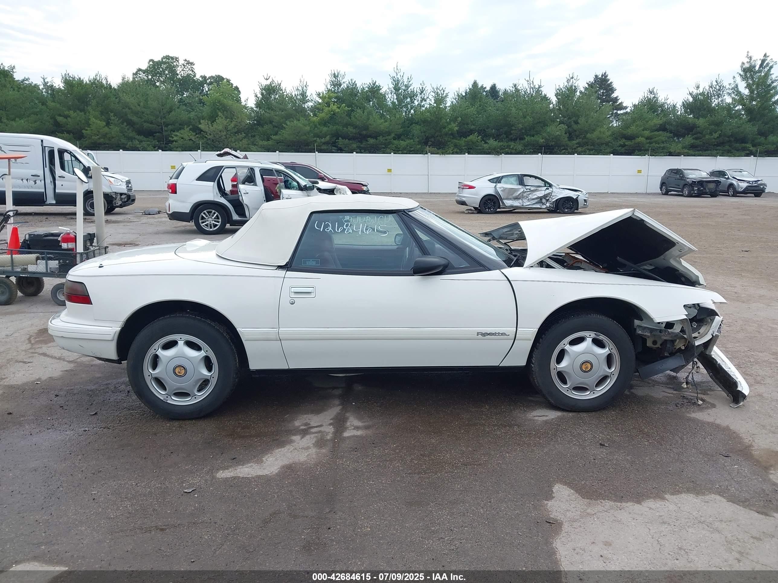 1990 Buick Reatta   White vin: 1G4EC33C6LB905058